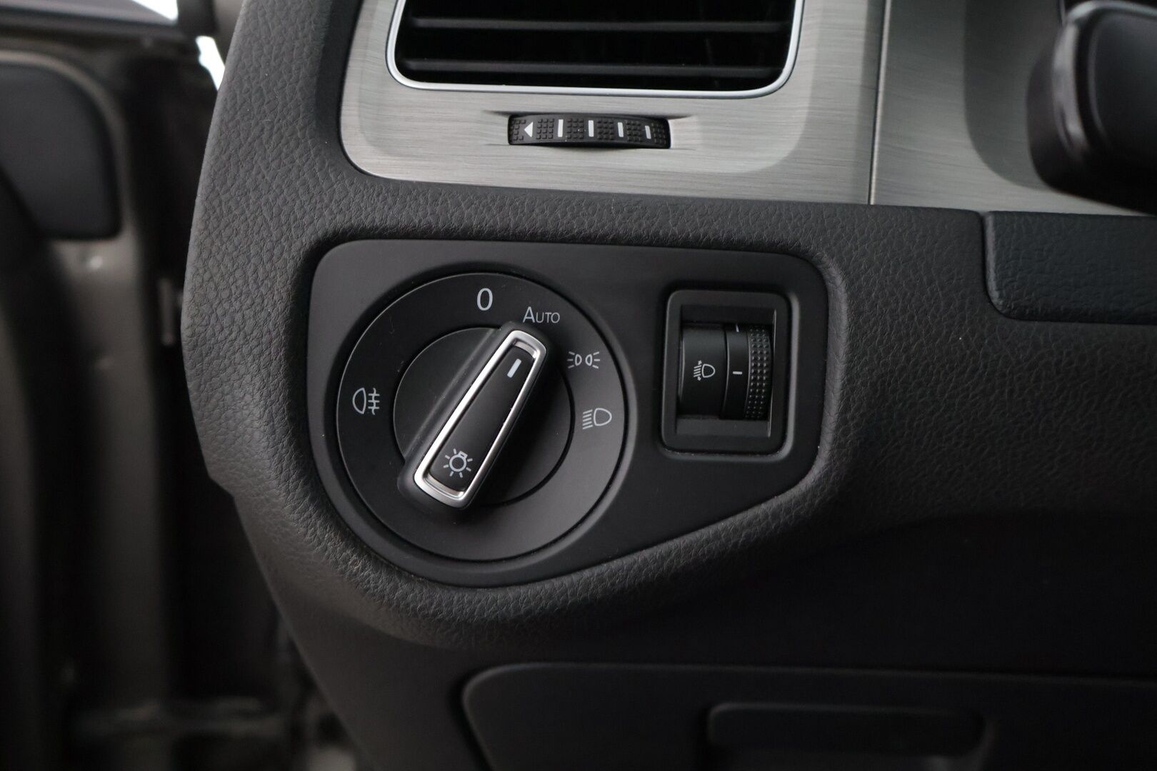 Volkswagen Golf 2014 Variant Comfortline 1,2 TSI 77 kW (105 hv) BlueMotion Technology * Webasto / Vakkari / Tutkat edessä ja takana * - * Juuri saapunut! / Suomi-auto / Kahdet renkaat omilla alumiinivanteilla! *