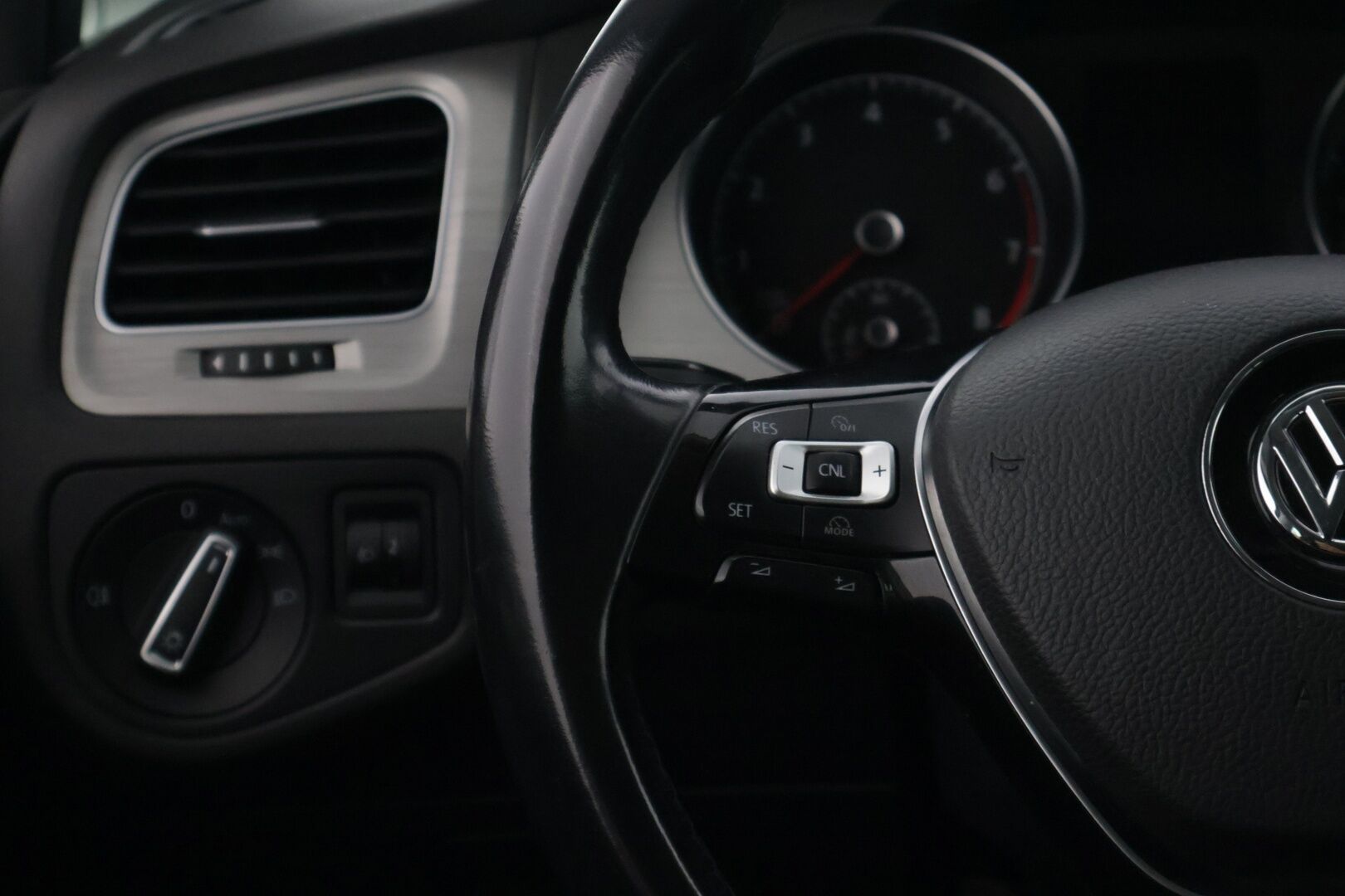 Volkswagen Golf 2014 Variant Comfortline 1,2 TSI 77 kW (105 hv) BlueMotion Technology * Webasto / Vakkari / Tutkat edessä ja takana * - * Juuri saapunut! / Suomi-auto / Kahdet renkaat omilla alumiinivanteilla! *