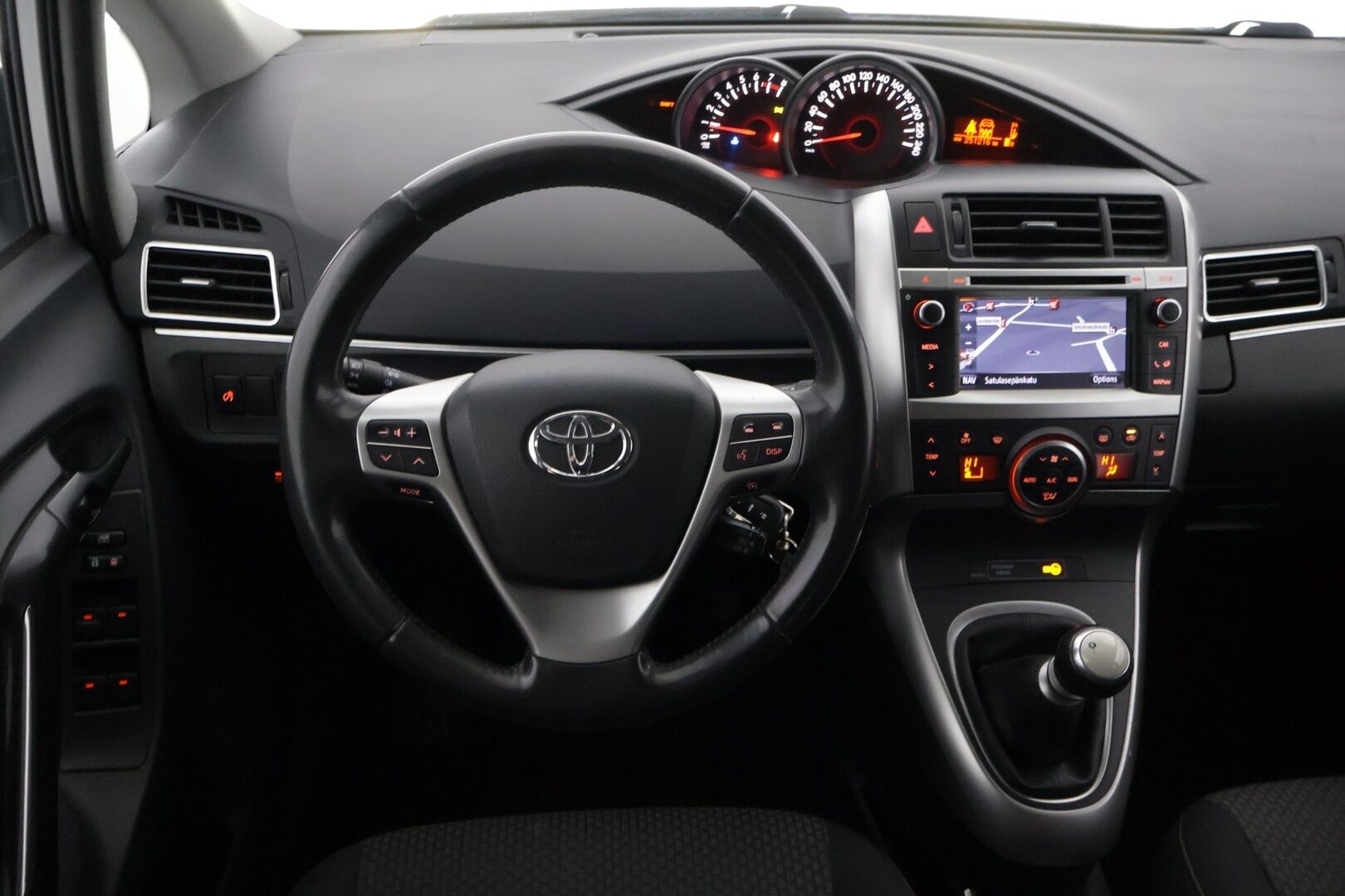Toyota Verso 2014 1,8 Valvematic Active 7p - | Suomi-auto | Lohkolämmitin | Vakkari | Peruutuskamera | Koukku | Navi | 7-Paikkainen |