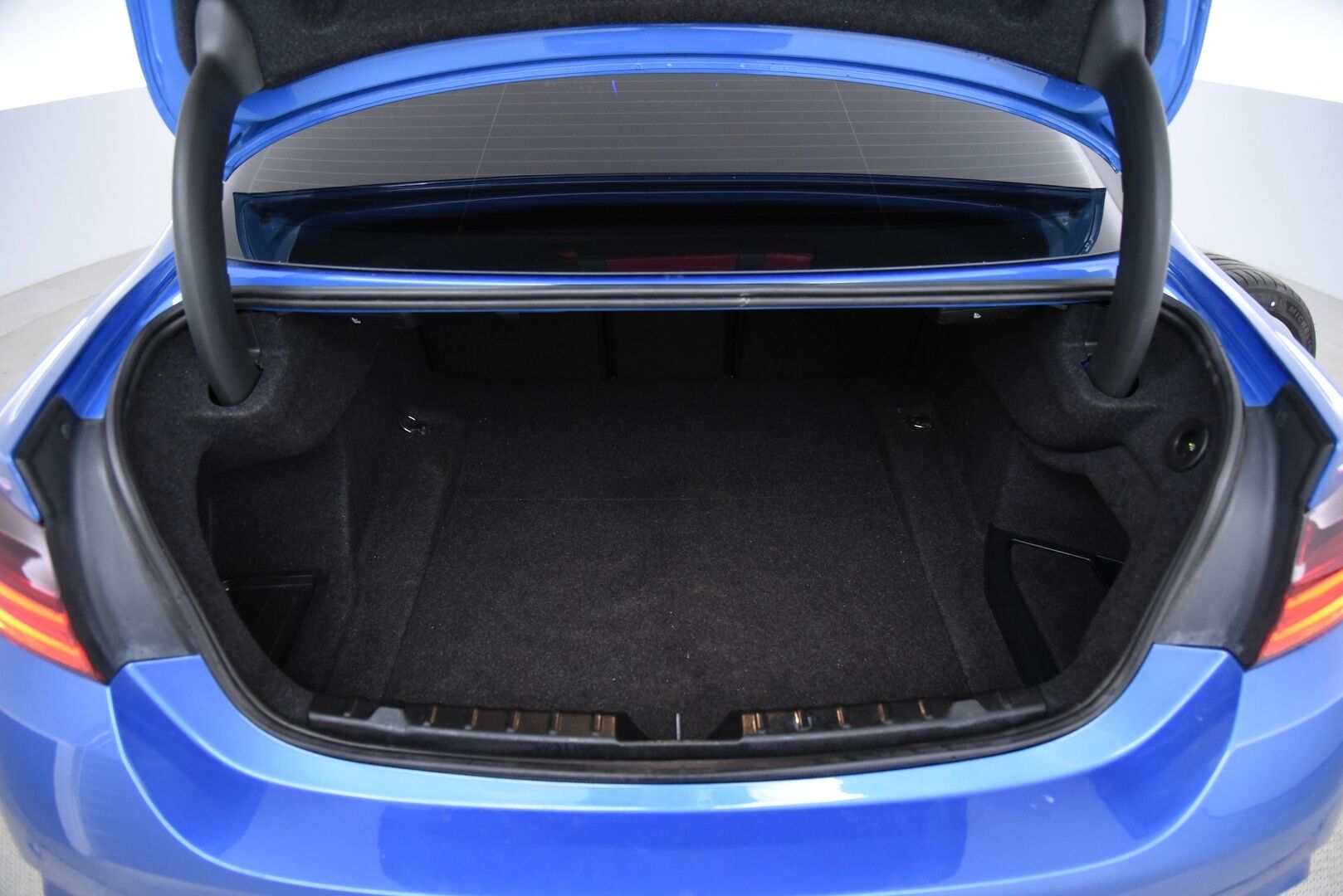 BMW 428 2014 F32 Coupe 428i TwinPower Turbo A xDrive M-Sport Aut * Koukku / P. kamera / Xenon / Vakkari / Suomi-auto * - Adaptiivinen M-alusta / Hyvällä huoltohistorialla / 2x renkaat&vanteet - HULLUT AVAJAISHULINAT KORKOTARJOUS 3,29 %