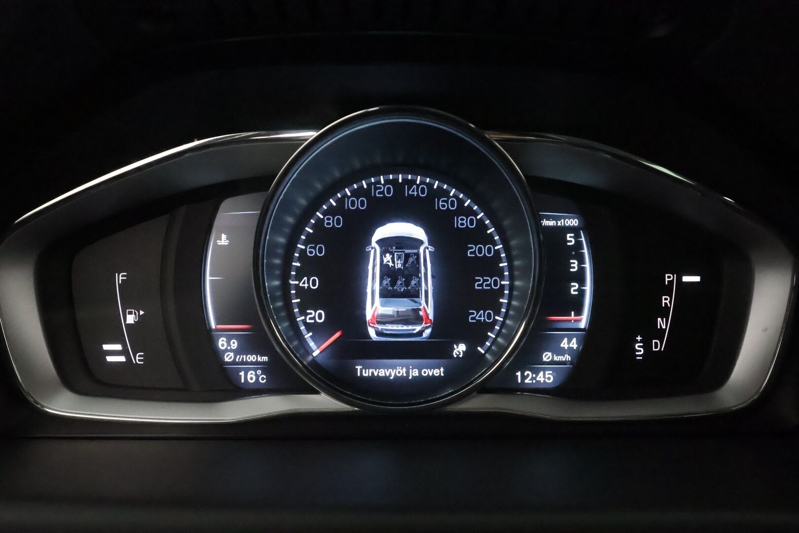 Volvo V70 2015 D4 Summum aut **Webasto / Muistipenkki / Adapt.vakkari / BLIS / Nahkapenkit / P.tutkat / Navi / KeylessGo** - Suomi-auto / Kahdet renkaat aluvanteilla / Sähköluukku