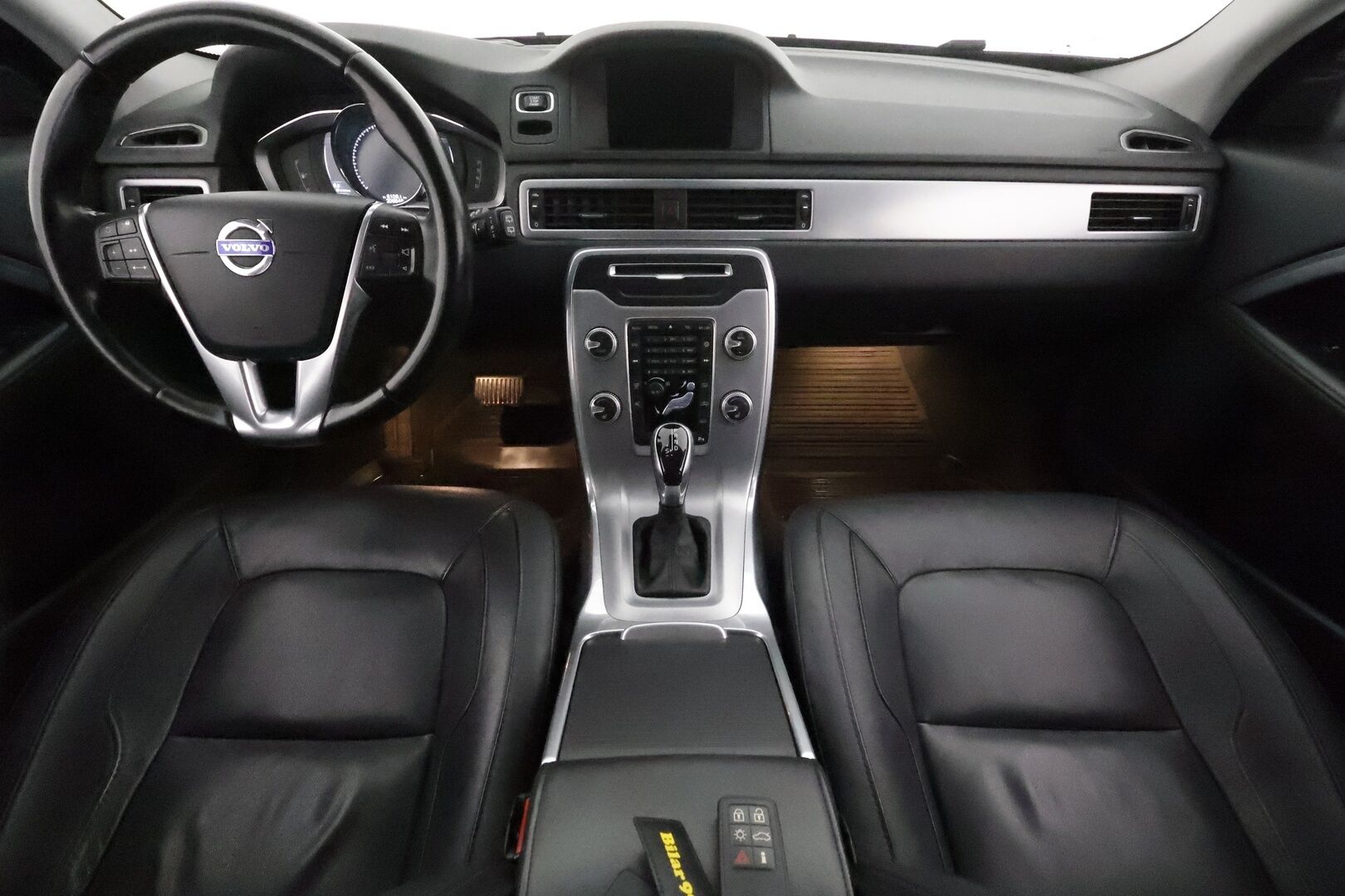Volvo V70 2015 D4 Summum aut **Webasto / Muistipenkki / Adapt.vakkari / BLIS / Nahkapenkit / P.tutkat / Navi / KeylessGo** - Suomi-auto / Kahdet renkaat aluvanteilla / Sähköluukku