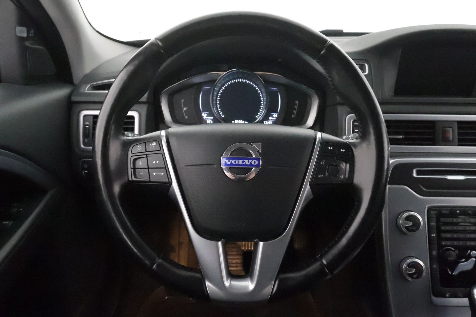 Volvo V70 2015 D4 Summum aut **Webasto / Muistipenkki / Adapt.vakkari / BLIS / Nahkapenkit / P.tutkat / Navi / KeylessGo** - Suomi-auto / Kahdet renkaat aluvanteilla / Sähköluukku