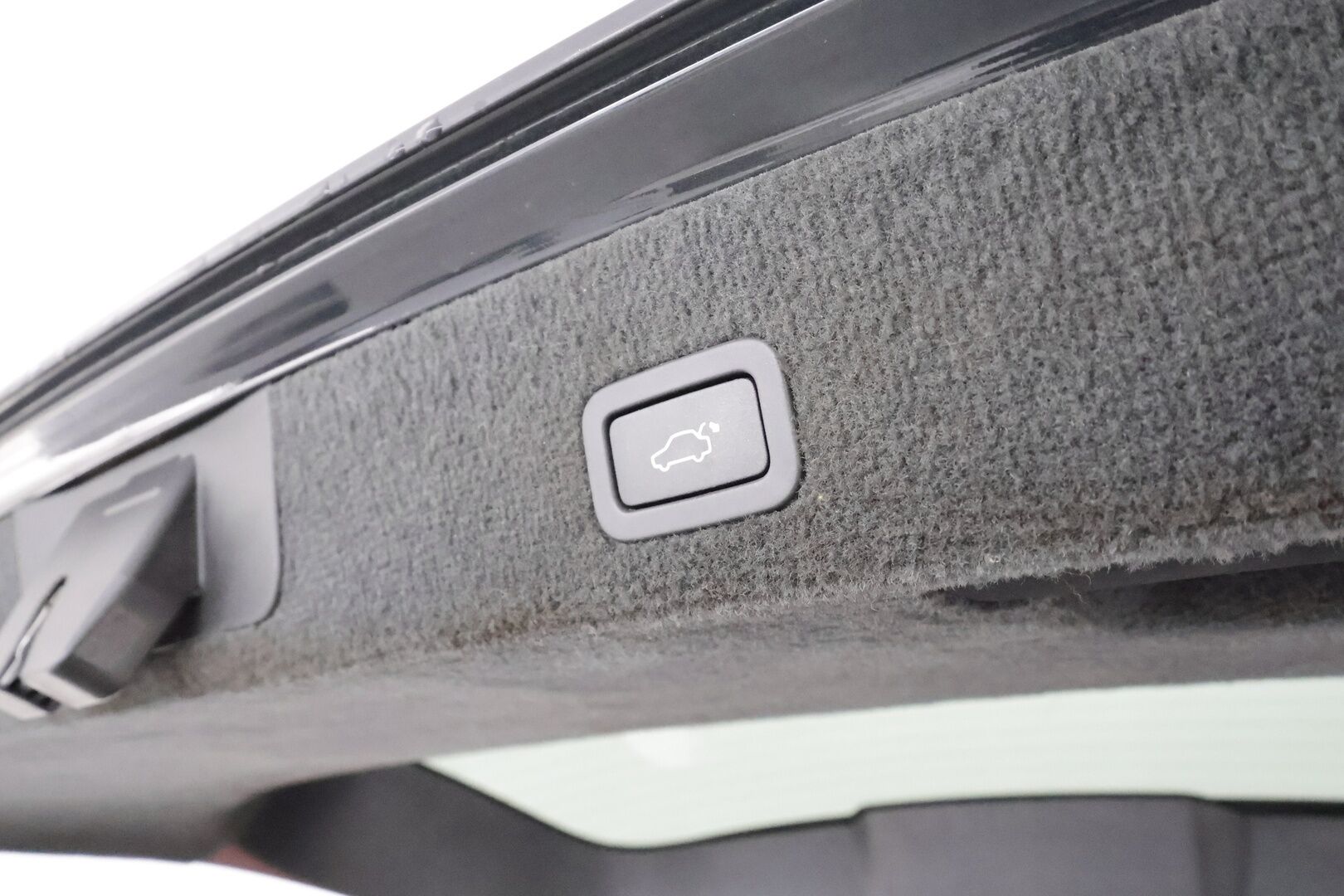 Volvo V70 2015 D4 Summum aut **Webasto / Muistipenkki / Adapt.vakkari / BLIS / Nahkapenkit / P.tutkat / Navi / KeylessGo** - Suomi-auto / Kahdet renkaat aluvanteilla / Sähköluukku