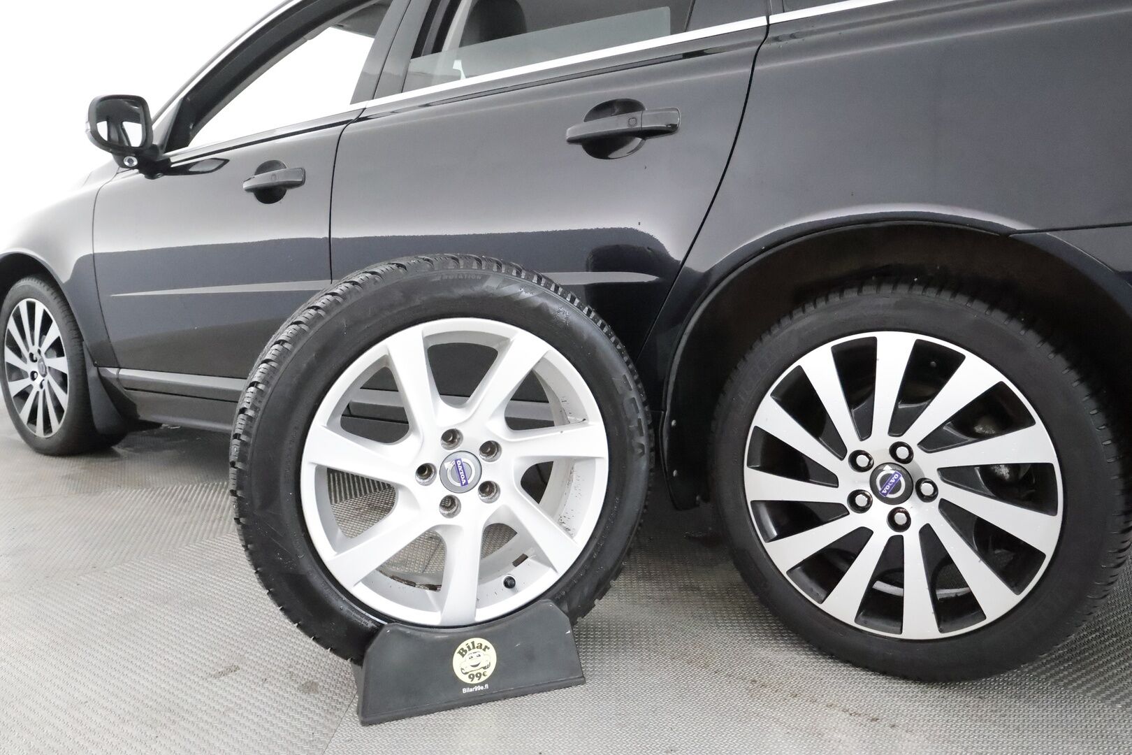 Volvo V70 2015 D4 Summum aut **Webasto / Muistipenkki / Adapt.vakkari / BLIS / Nahkapenkit / P.tutkat / Navi / KeylessGo** - Suomi-auto / Kahdet renkaat aluvanteilla / Sähköluukku