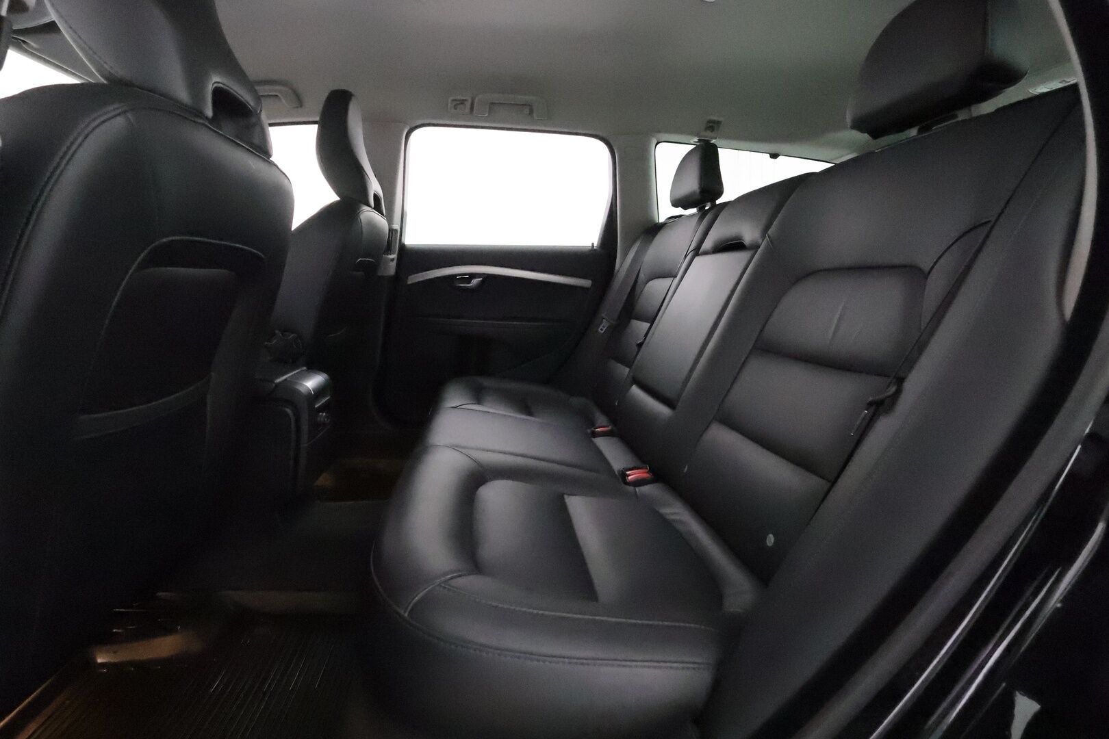Volvo V70 2015 D4 Summum aut **Webasto / Muistipenkki / Adapt.vakkari / BLIS / Nahkapenkit / P.tutkat / Navi / KeylessGo** - Suomi-auto / Kahdet renkaat aluvanteilla / Sähköluukku