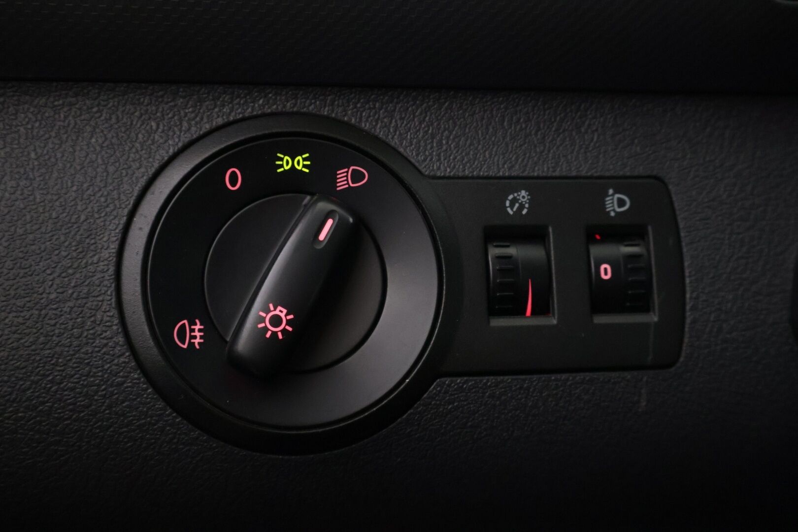 Volkswagen Caddy Maxi 2015 Trendline Family 1,6 TDI 75 kW BlueMotion Technology 7-paik **Vakkari / Lohkolämmitin / Radio / Penkinlämmittimet** - 7 paikkainen / Vähn ajettu / 1.Om Suomi-auto / Ilmainen kotiintoimitus - HULLUT JOULUT KORKOTARJOUS 2,49% 