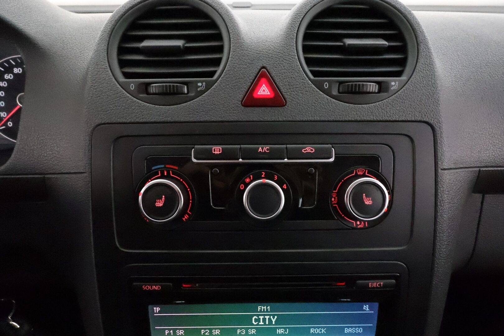 Volkswagen Caddy Maxi 2015 Trendline Family 1,6 TDI 75 kW BlueMotion Technology 7-paik **Vakkari / Lohkolämmitin / Radio / Penkinlämmittimet** - Alvillinen / 7 paikkainen / Vähän ajettu / 1.Om Suomi-auto / Ilmainen kotiintoimitus