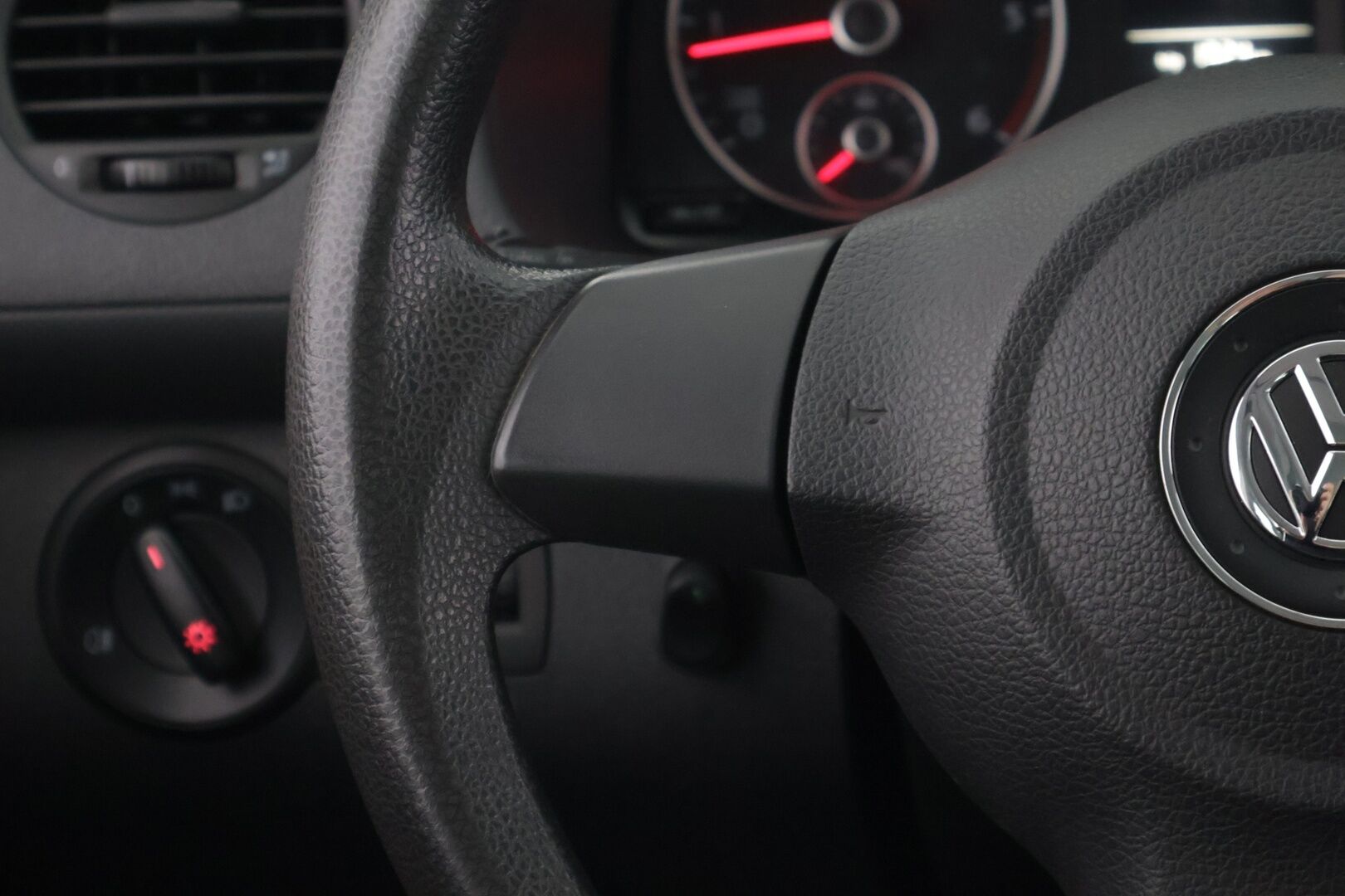 Volkswagen Caddy Maxi 2015 Trendline Family 1,6 TDI 75 kW BlueMotion Technology 7-paik **Vakkari / Lohkolämmitin / Radio / Penkinlämmittimet** - / Kahdet hyvät renkaat ja juuri huollettu / 7 paikkainen / Todella vähän ajettu / 1.Om Suomi-auto / Ilmainen kotiintoimitus