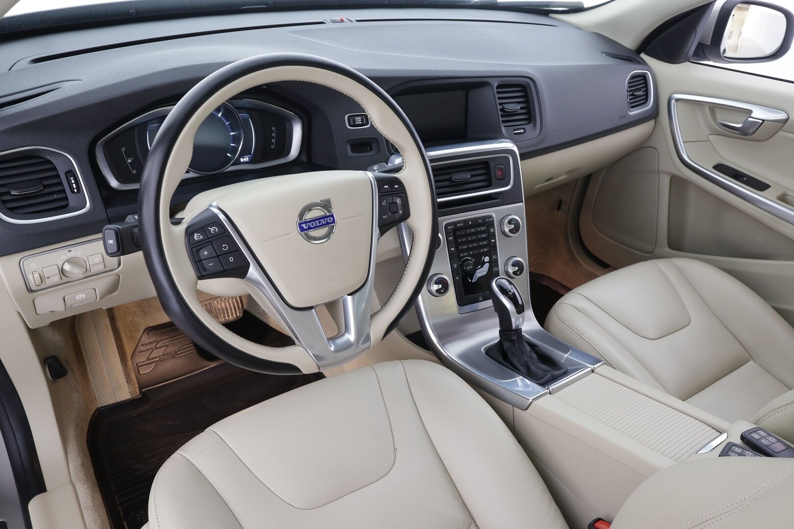 Volvo S60 2015 D4 Business aut * Suomi-auto / Vakkari / P.tutka / Navi / Xenon / Vaaleat nahat / Webasto / Digimittaristo / Kaarrevalot * - Kahdet renkaat aluvanteilla - HULLUT BLACKWEEK JATKOT - KORKOTARJOUS 2,49%