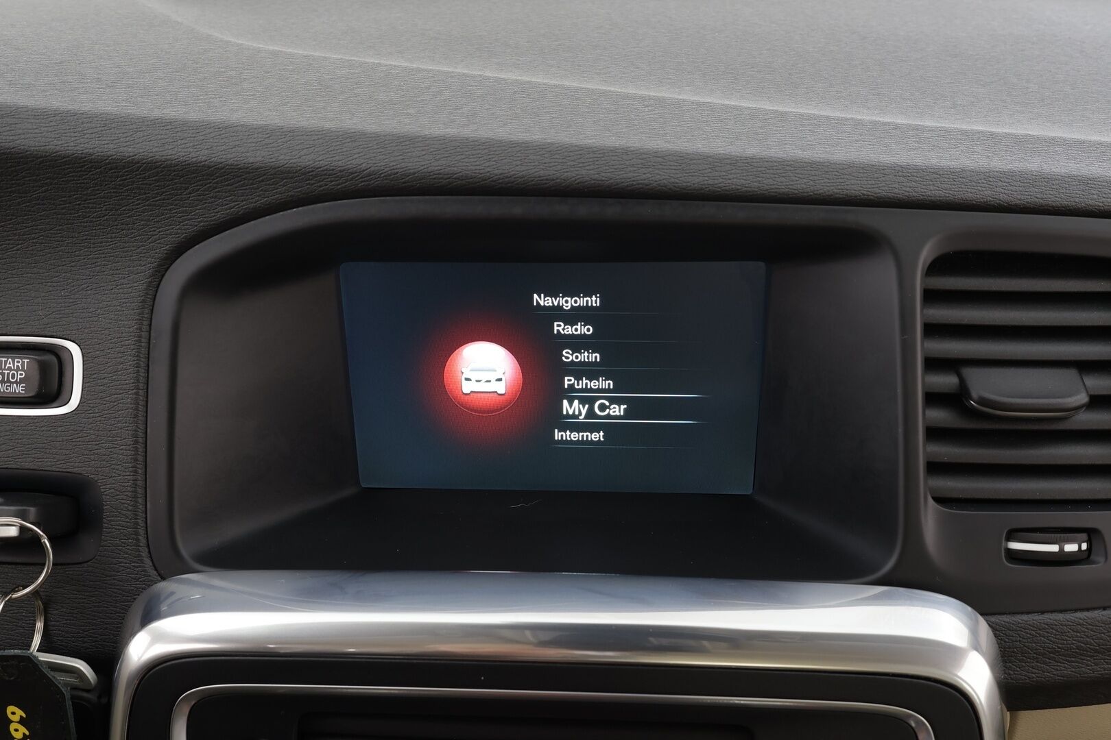 Volvo S60 2015 D4 Business aut * Suomi-auto / Vakkari / P.tutka / Navi / Xenon / Vaaleat nahat / Webasto / Digimittaristo / Kaarrevalot * - Kahdet renkaat aluvanteilla