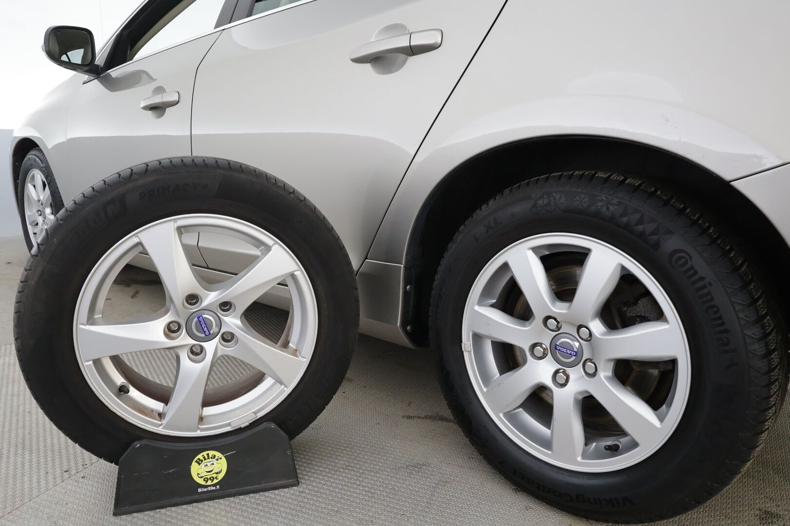Volvo S60 2015 D4 Business aut * Suomi-auto / Vakkari / P.tutka / Navi / Xenon / Vaaleat nahat / Webasto / Digimittaristo / Kaarrevalot * - Kahdet renkaat aluvanteilla