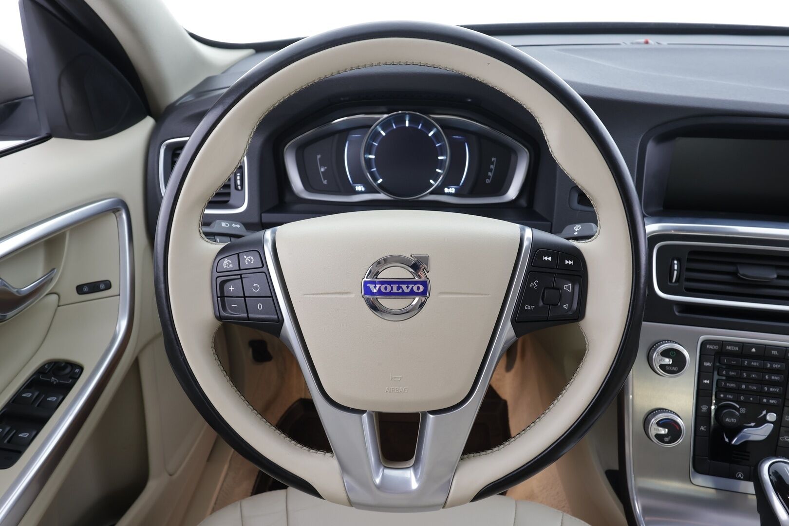 Volvo S60 2015 D4 Business aut * Suomi-auto / Vakkari / P.tutka / Navi / Xenon / Vaaleat nahat / Webasto / Digimittaristo / Kaarrevalot * - Kahdet renkaat aluvanteilla - HULLUT BLACKWEEK JATKOT - KORKOTARJOUS 2,49%