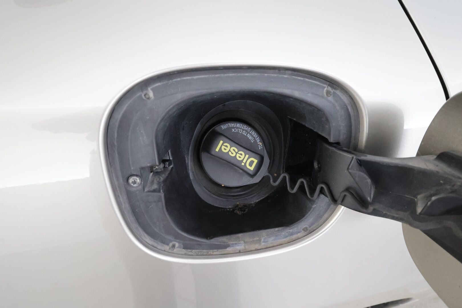 Volvo S60 2015 D4 Business aut * Suomi-auto / Vakkari / P.tutka / Navi / Xenon / Vaaleat nahat / Webasto / Digimittaristo / Kaarrevalot * - Kahdet renkaat aluvanteilla - HULLUT BLACKWEEK JATKOT - KORKOTARJOUS 2,49%