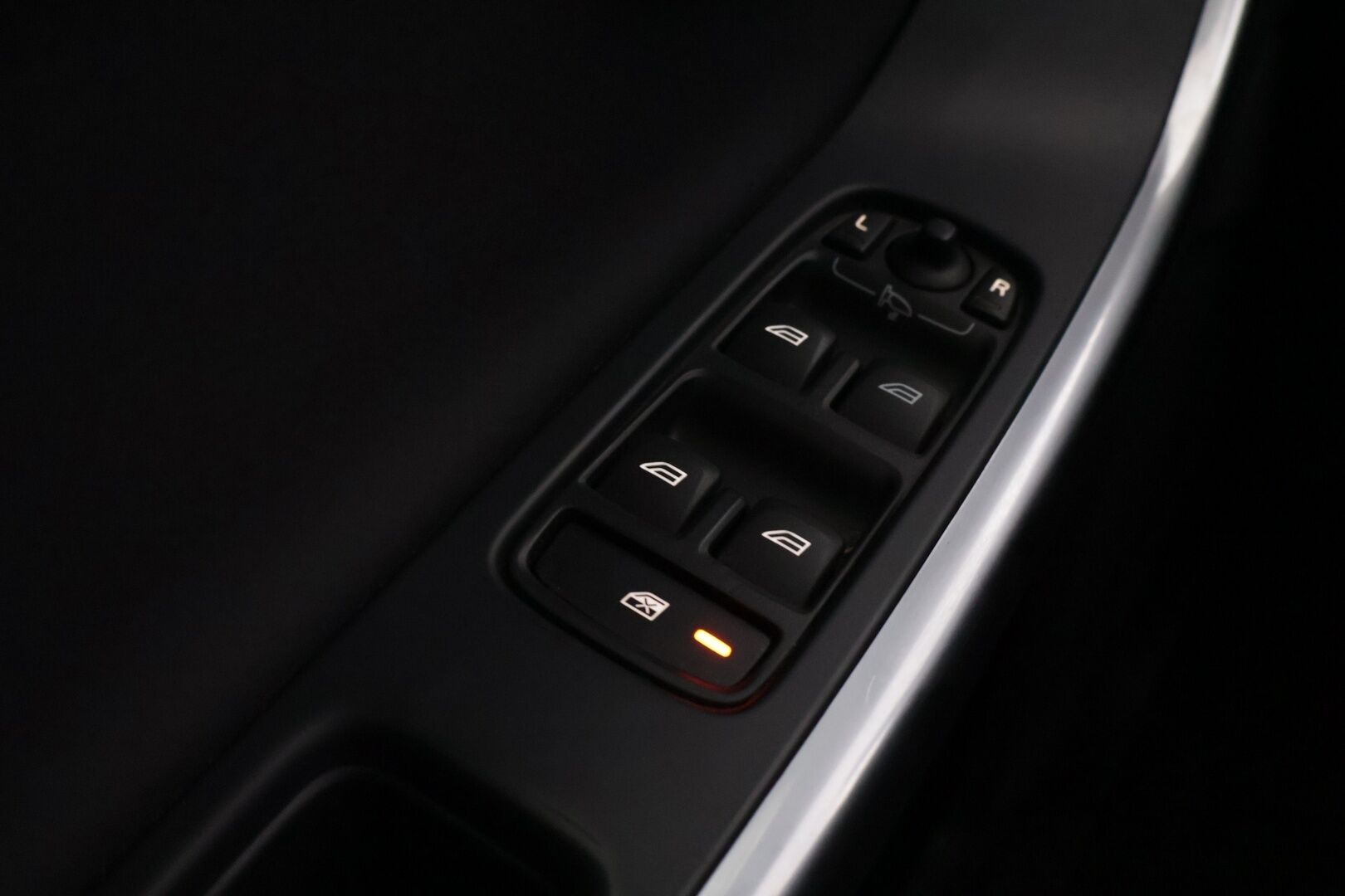 Volvo V60 2015 D2 Business Edition aut - | Vakkari | Webasto | Tutka | Xenon | Hyvin huollettu | Juuri katsastettu | Kahdet hyväkuntoiset renkaat |