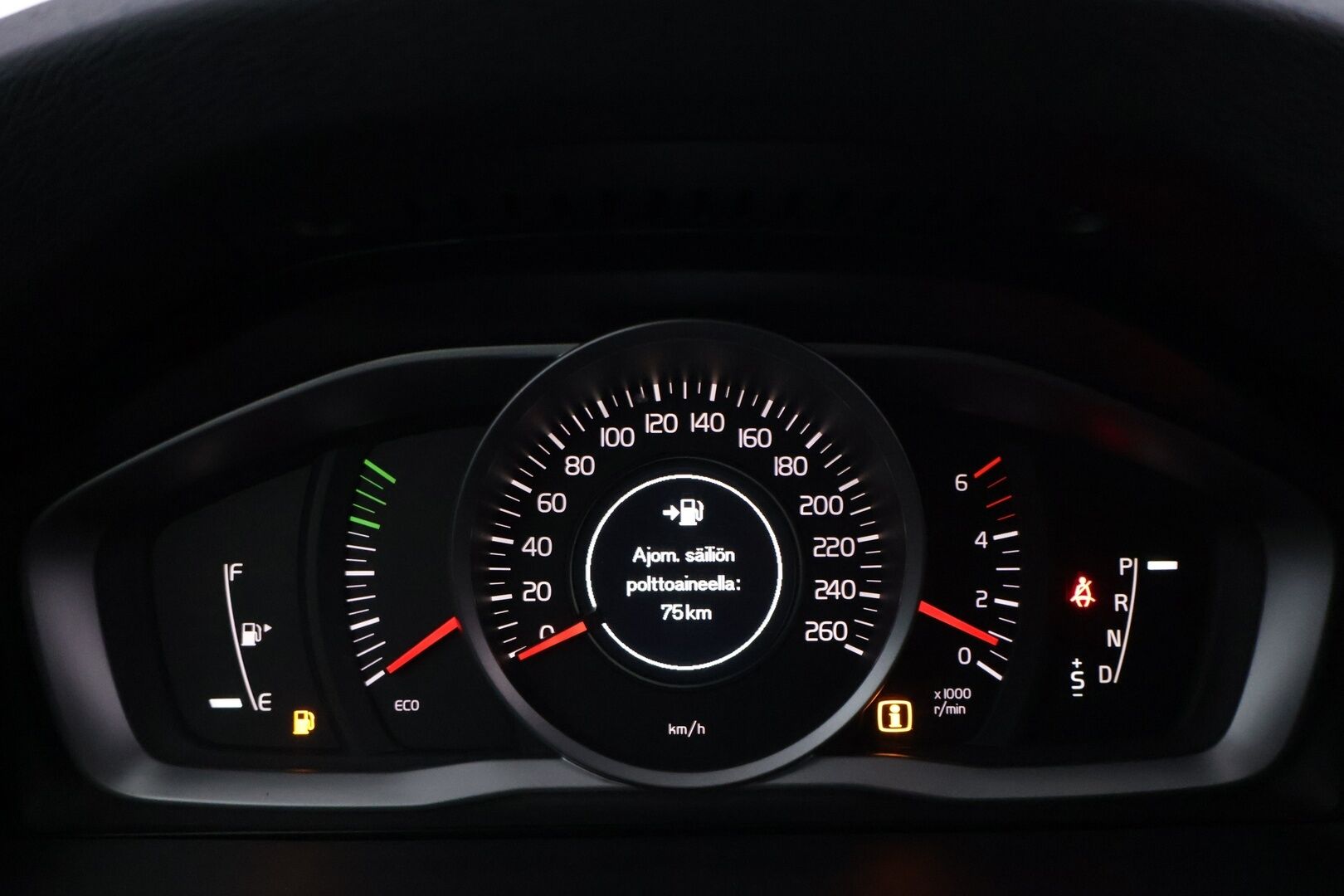 Volvo V60 2015 D2 Business Edition aut - | Vakkari | Webasto | Tutka | Xenon | Hyvin huollettu | Juuri katsastettu | Kahdet hyväkuntoiset renkaat |