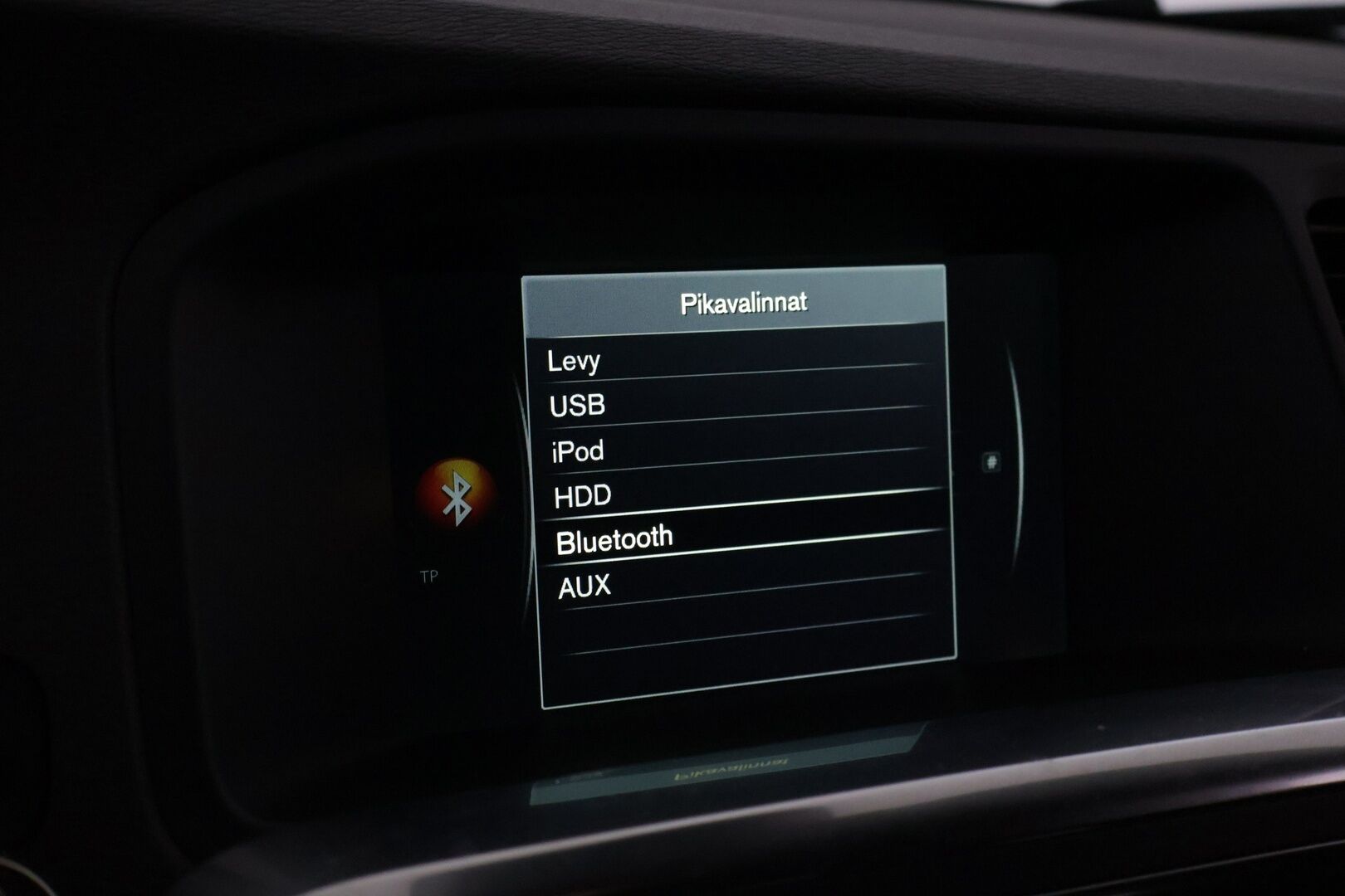 Volvo V60 2015 D2 Business Edition aut - | Vakkari | Webasto | Tutka | Xenon | Hyvin huollettu | Juuri katsastettu | Kahdet hyväkuntoiset renkaat |
