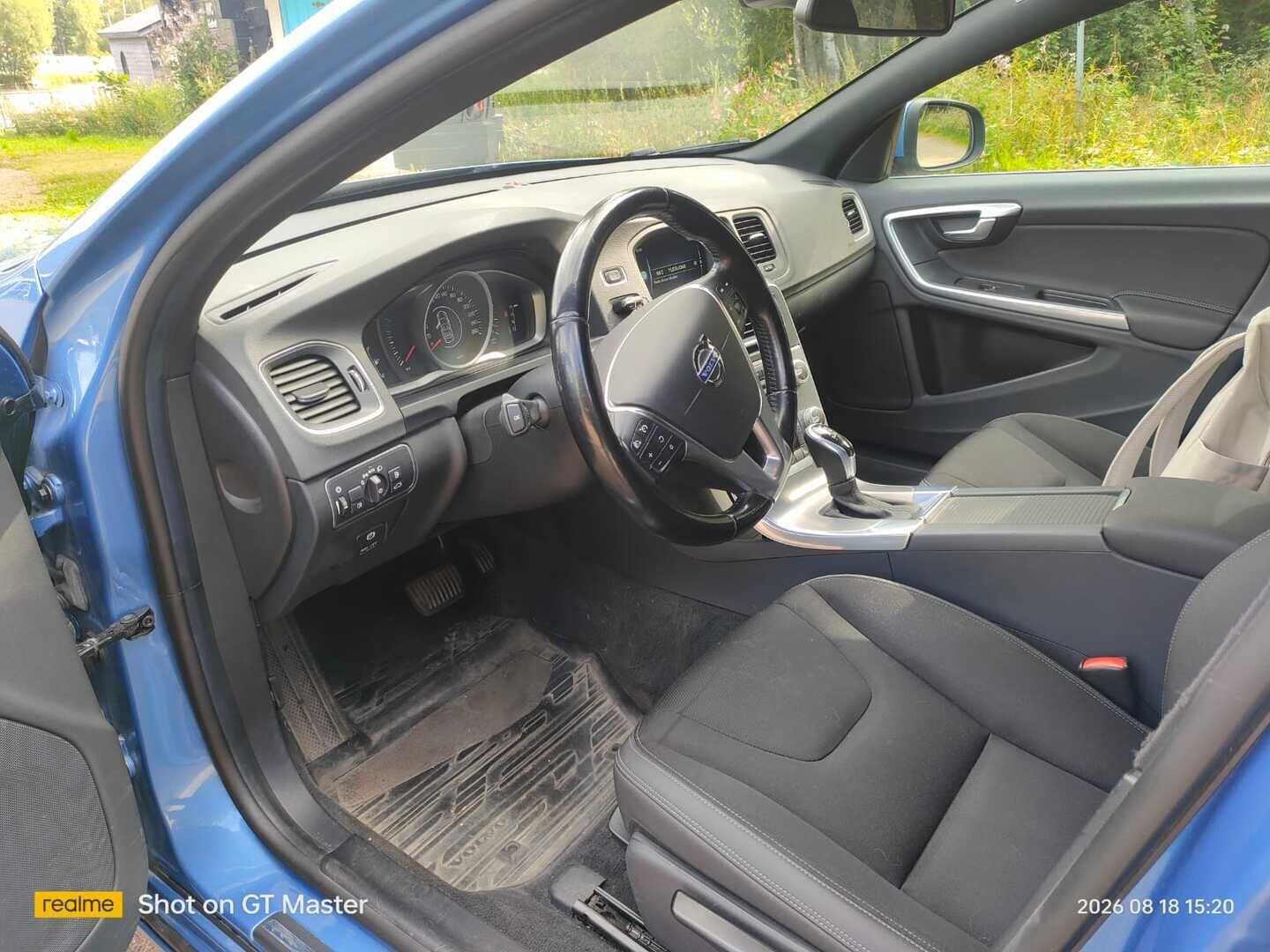 Volvo V60 2014 D2 Business Edition aut - | Vakkari | Webasto | Tutka | Xenon | Hyvin huollettu | 