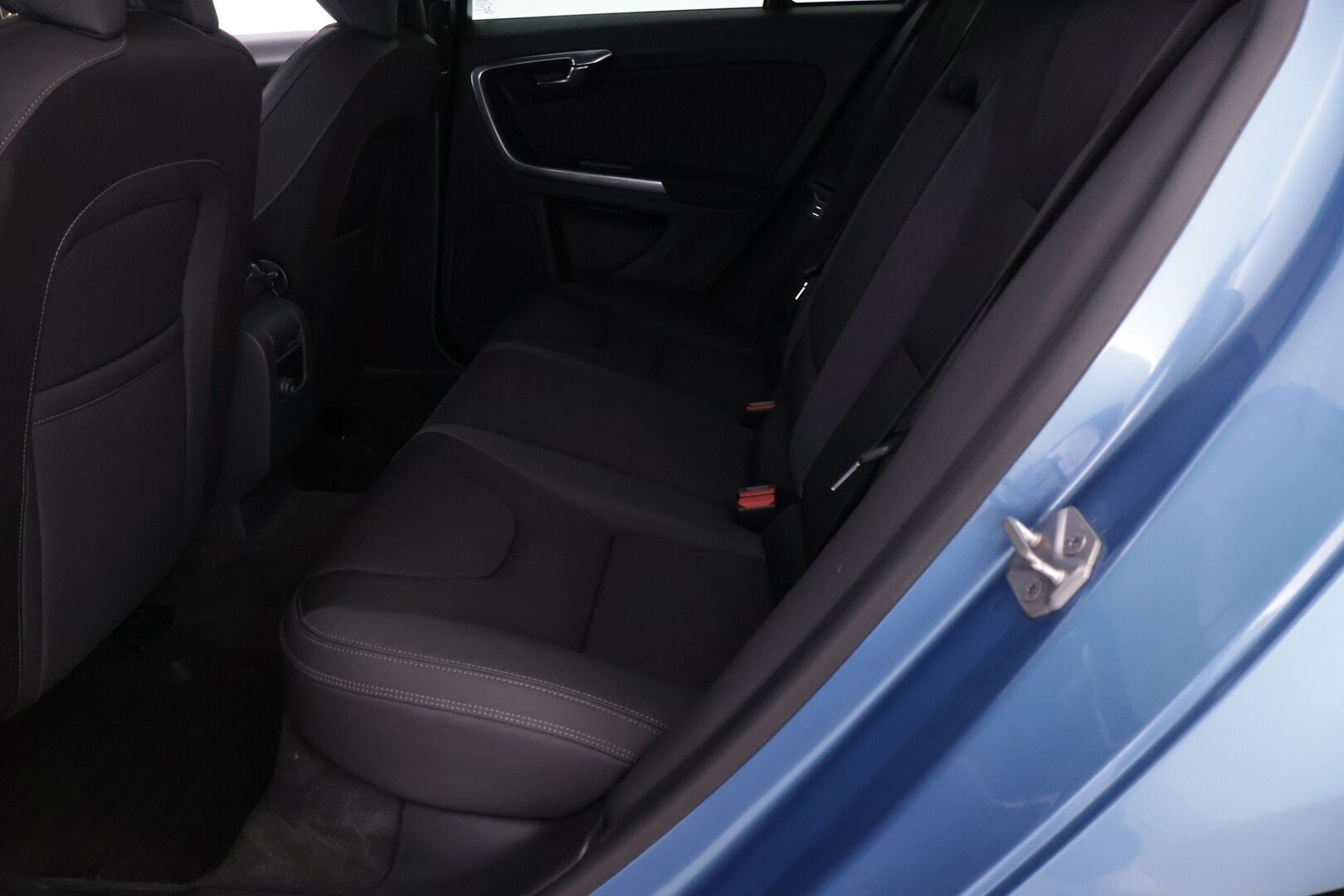 Volvo V60 2015 D2 Business Edition aut - | Vakkari | Webasto | Tutka | Xenon | Hyvin huollettu | Juuri katsastettu | Kahdet hyväkuntoiset renkaat |