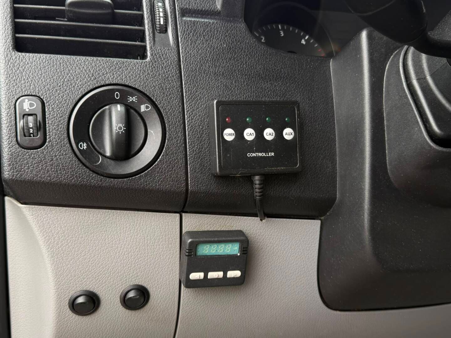 Volkswagen Crafter 2014 2.0 TDI Pitkä-Korkea KA - PA-Lämmittin | Vetokoukku | P*Kamera | Työpöytä | BT | 2X renkaat&alumiinivanteet | Kevyt-Kuorma auto