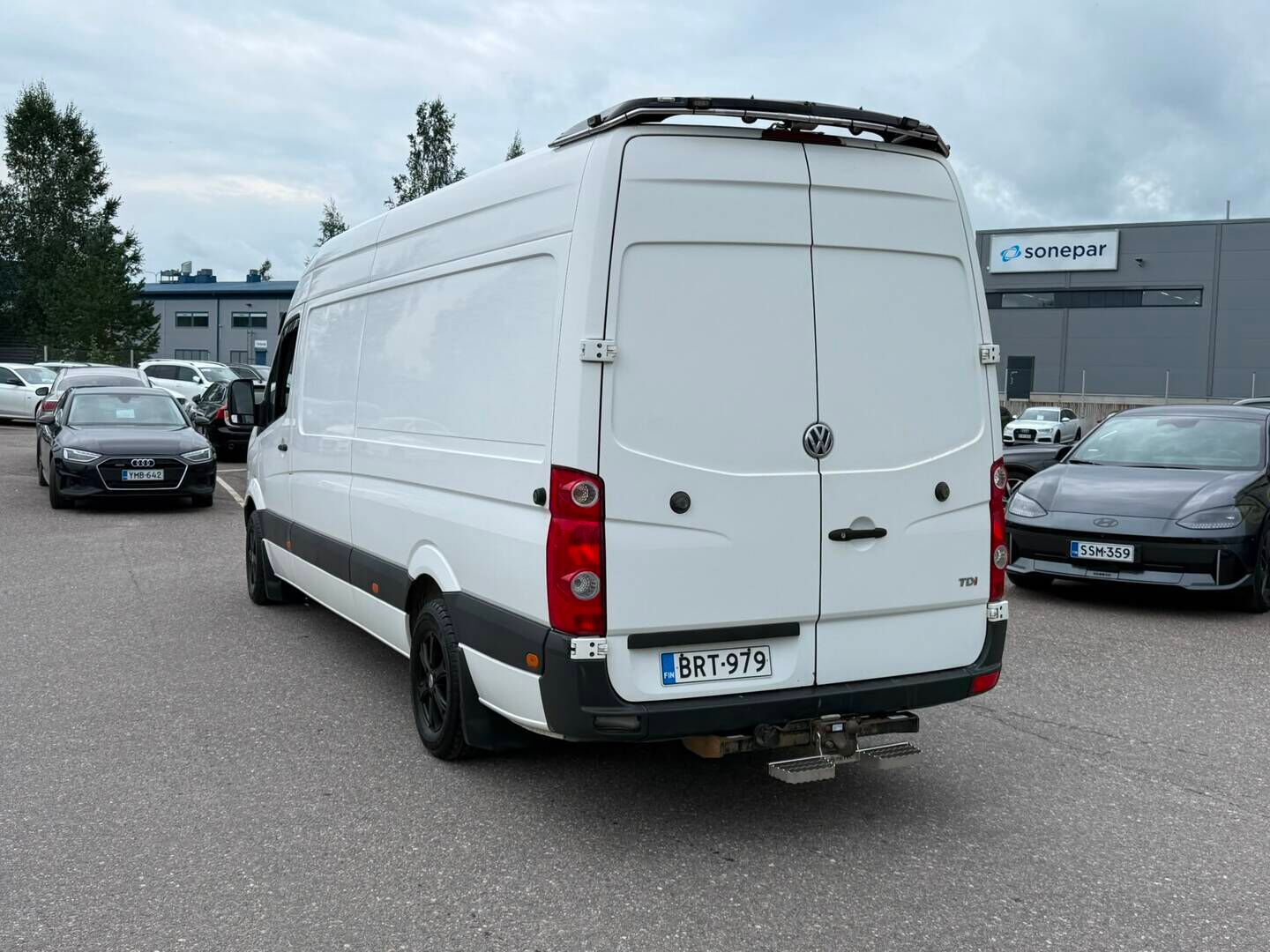 Volkswagen Crafter 2014 2.0 TDI Pitkä-Korkea KA - PA-Lämmittin | Vetokoukku | P*Kamera | Työpöytä | BT | 2X renkaat&alumiinivanteet | Kevyt-Kuorma auto