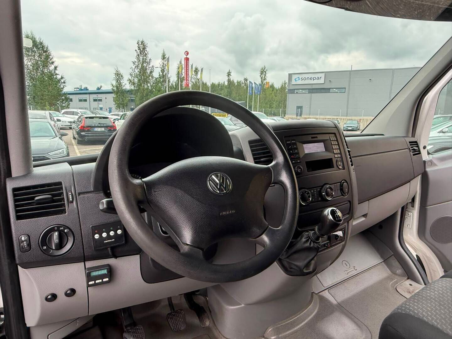 Volkswagen Crafter 2014 2.0 TDI Pitkä-Korkea KA - PA-Lämmittin | Vetokoukku | P*Kamera | Työpöytä | BT | 2X renkaat&alumiinivanteet | Kevyt-Kuorma auto