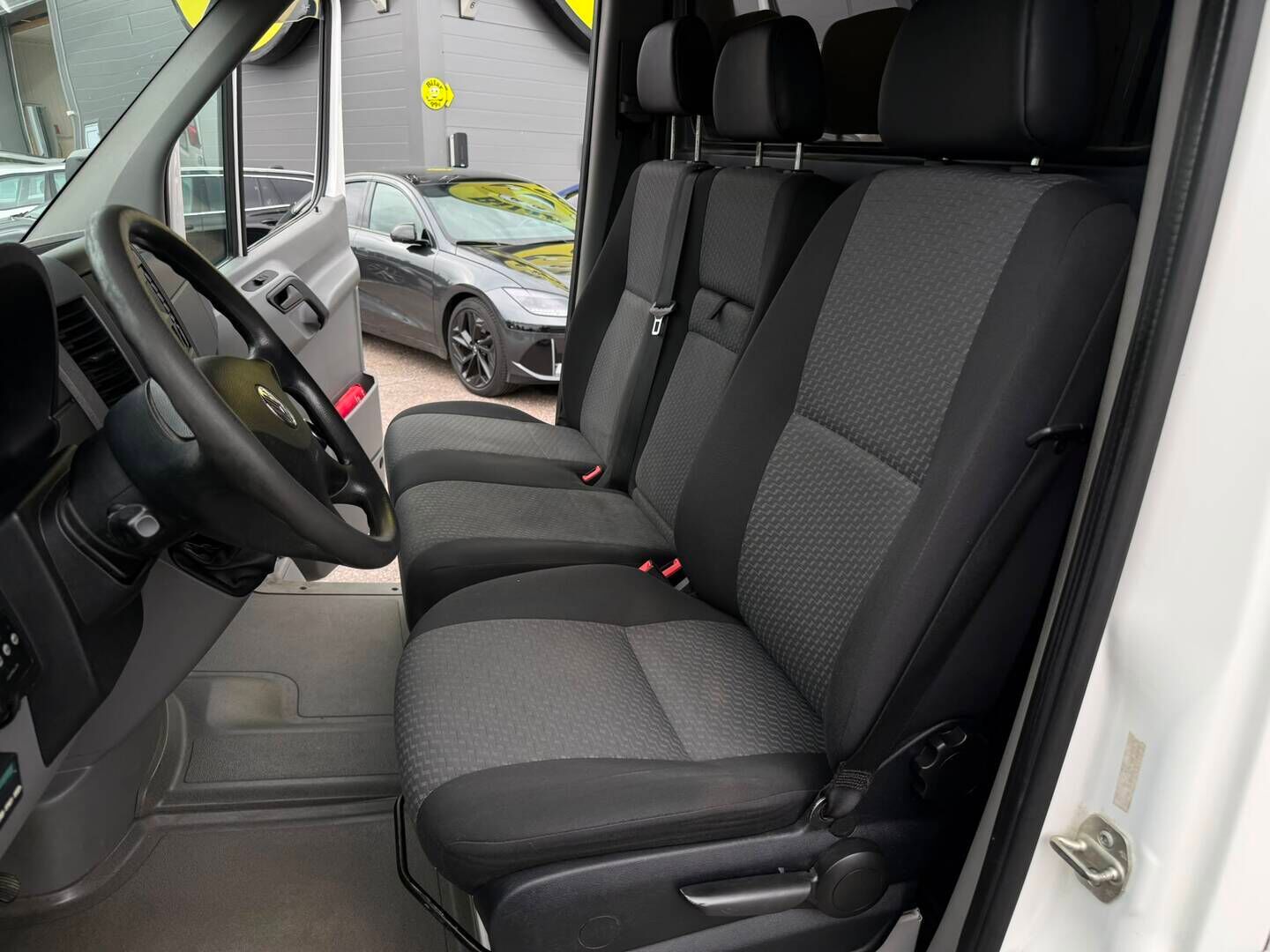 Volkswagen Crafter 2014 2.0 TDI Pitkä-Korkea KA - PA-Lämmittin | Vetokoukku | P*Kamera | Työpöytä | BT | 2X renkaat&alumiinivanteet | Kevyt-Kuorma auto
