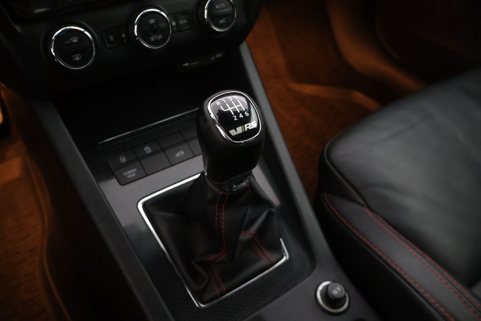 Skoda Octavia 2014 Combi 2,0 TDI RS * Webasto / P.Tutka / Vakkari / KeylessGo * - *Suomi-auto / Webasto / 2x renkaat / Nahkasisusta / Panoraama *