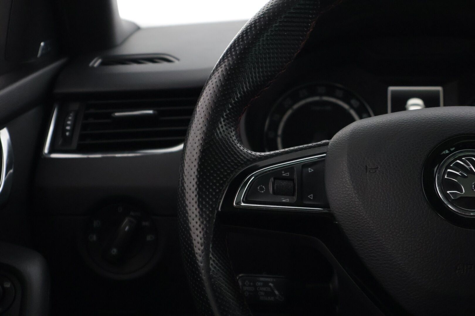 Skoda Octavia 2014 Combi 2,0 TDI RS * Webasto / P.Tutka / Vakkari / KeylessGo * - *Suomi-auto / Webasto / 2x renkaat / Nahkasisusta / Panoraama *