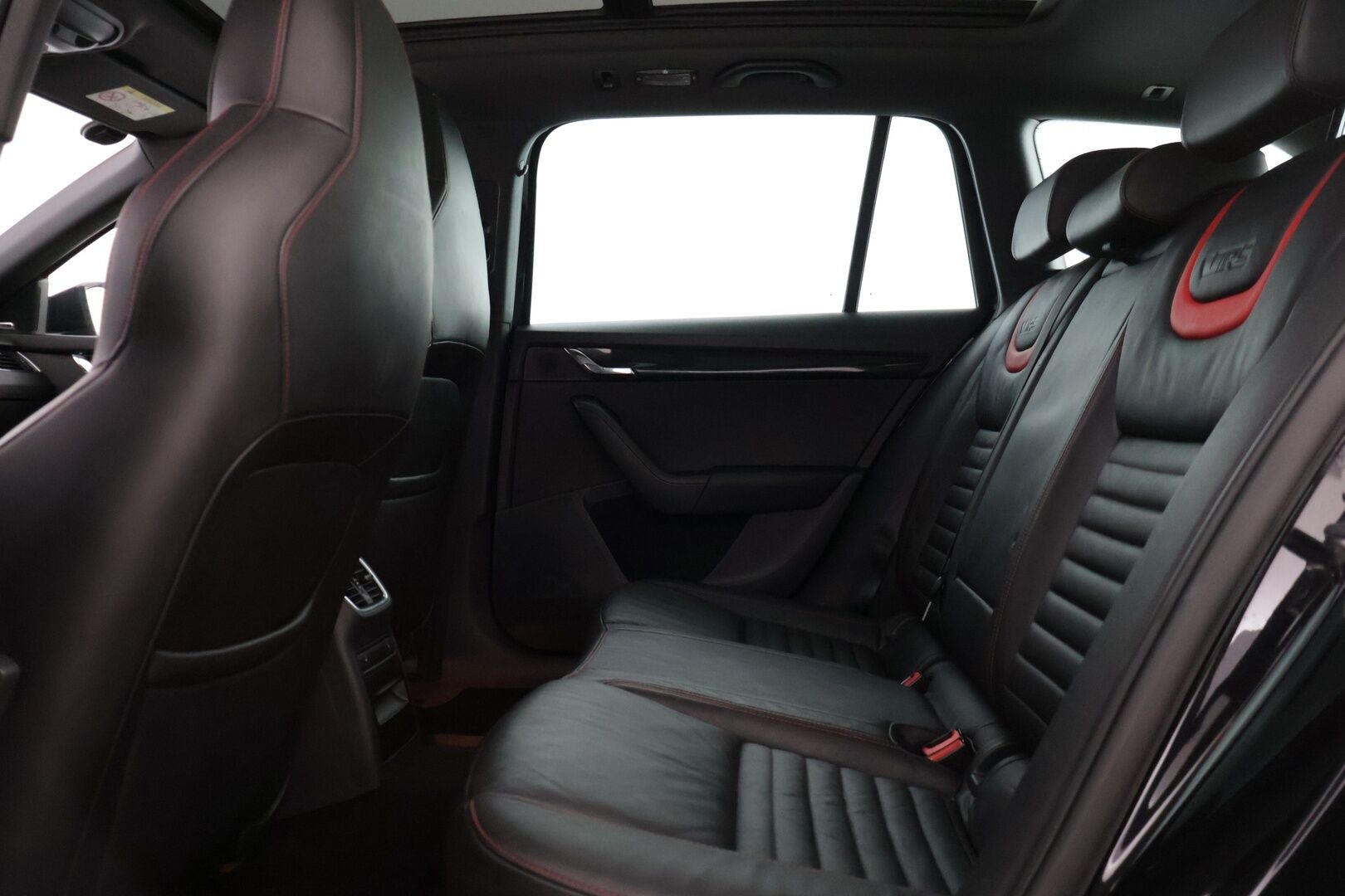 Skoda Octavia 2014 Combi 2,0 TDI RS * Webasto / P.Tutka / Vakkari / KeylessGo * - *Suomi-auto / Webasto / 2x renkaat / Nahkasisusta / Panoraama *