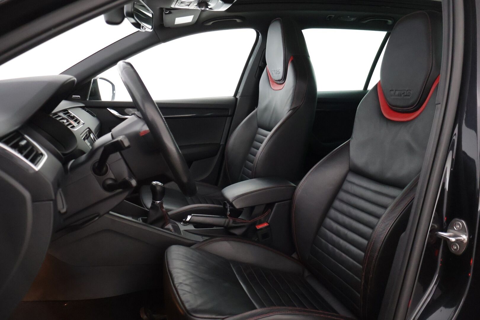 Skoda Octavia 2014 Combi 2,0 TDI RS * Webasto / P.Tutka / Vakkari / KeylessGo * - *Suomi-auto / Webasto / 2x renkaat / Nahkasisusta / Panoraama *