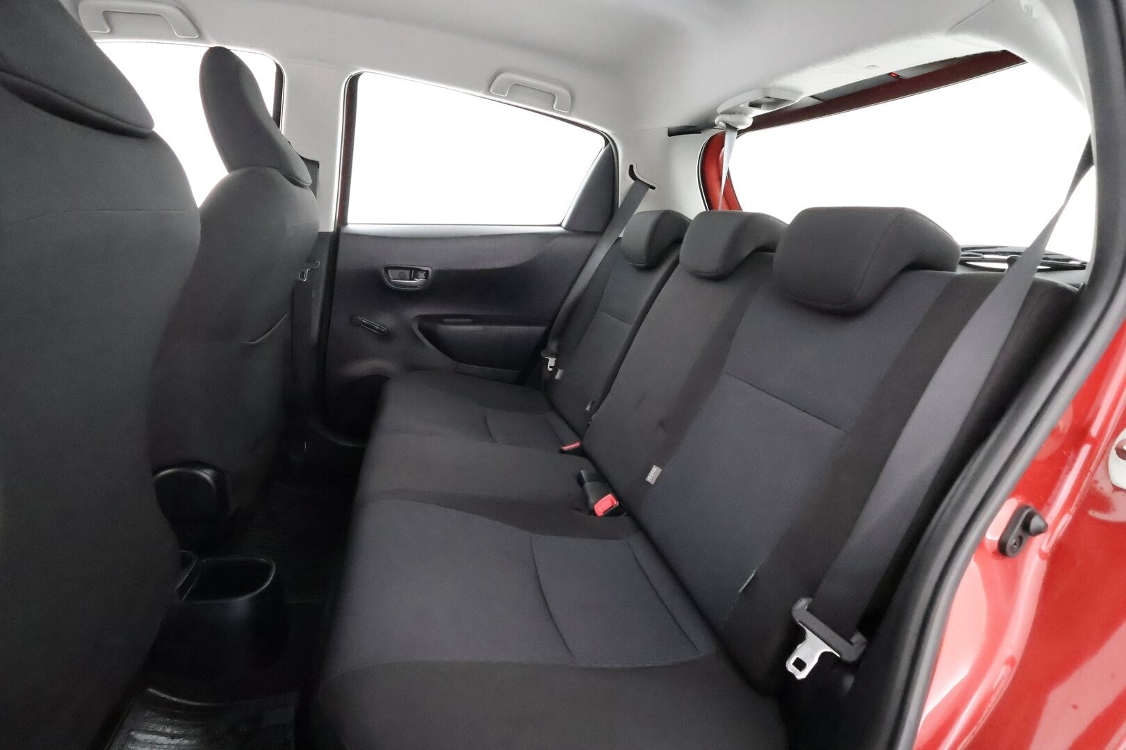 Toyota Yaris 2014 Hybrid Active 5ov - | P.kamera | Navi | Lohko+sisälämmitin | Vakkari | Aut. ilmastointi | Bluetooth | Penkinlämmittimet | 2x renkaat vanteineen | Huoltokirja | 