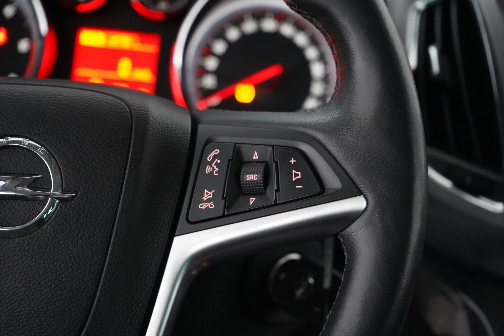 Opel Zafira Tourer 2014 2.0 CDTI Cosmo 121kW AT6 *Webasto / Koukku / Kamera / Vakkari / Ratinlämmitin* - Suomi-Auto / Kahdet vanteet / 2700€ huolto tehty!