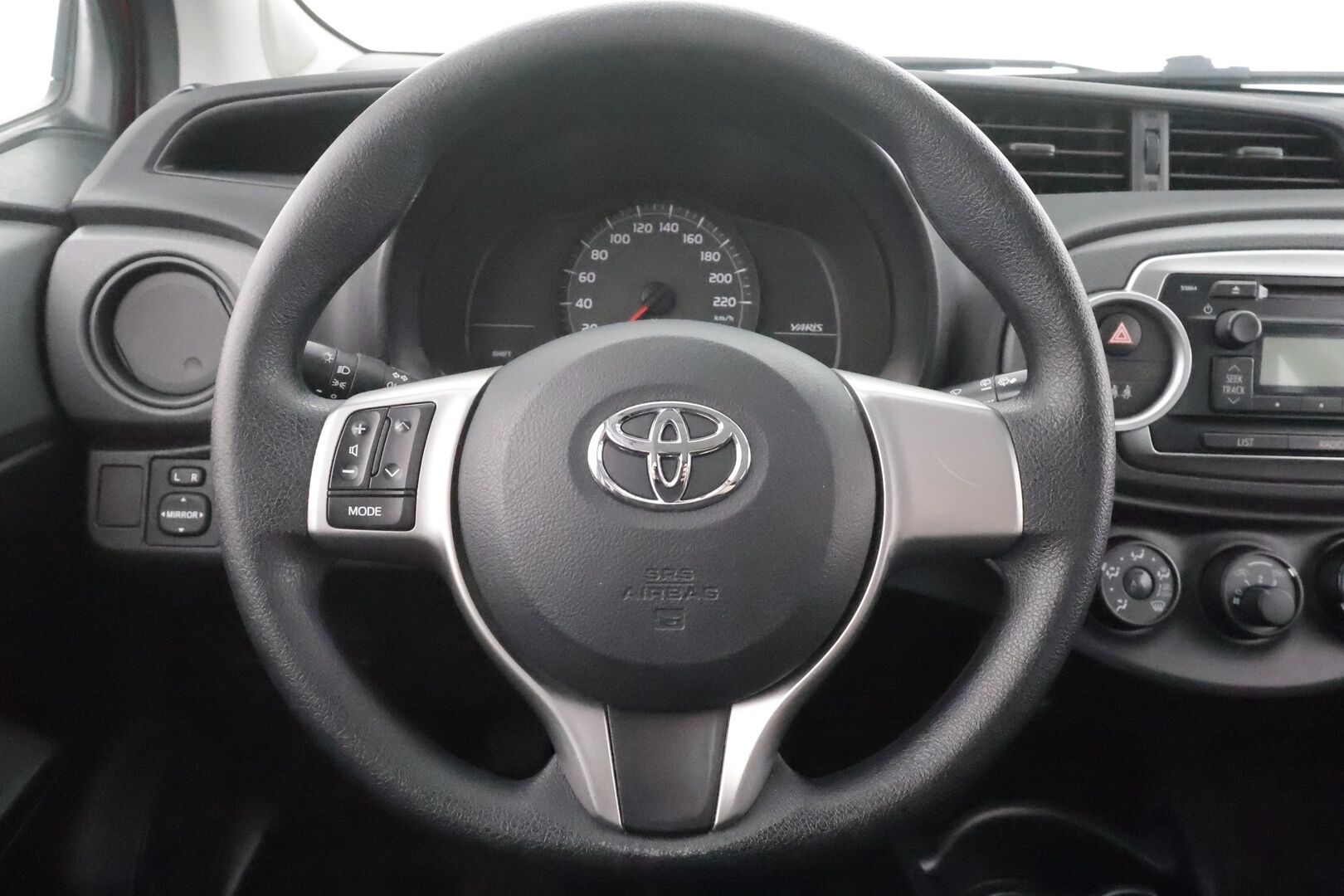 Toyota Yaris 2015 1,33 Dual VVT-i Life 5ov * Suomi-auto / Lohkolämmitin  / Radio / Ilmastointi / 2x Renkaat *