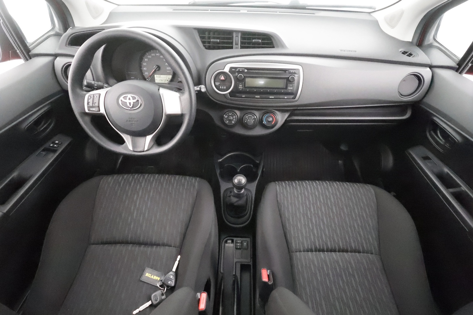 Toyota Yaris 2015 1,33 Dual VVT-i Life 5ov * Suomi-auto / Lohkolämmitin  / Radio / Ilmastointi / 2x Renkaat *