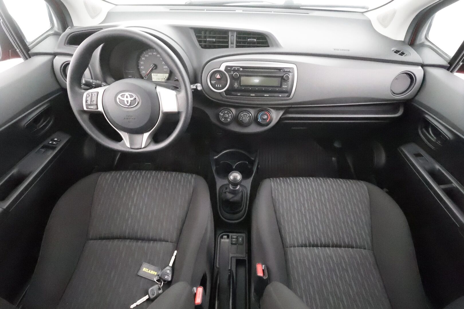 Toyota Yaris 2015 1,33 Dual VVT-i Life 5ov * Suomi-auto / Lohkolämmitin  / Radio / Ilmastointi / 2x Renkaat *
