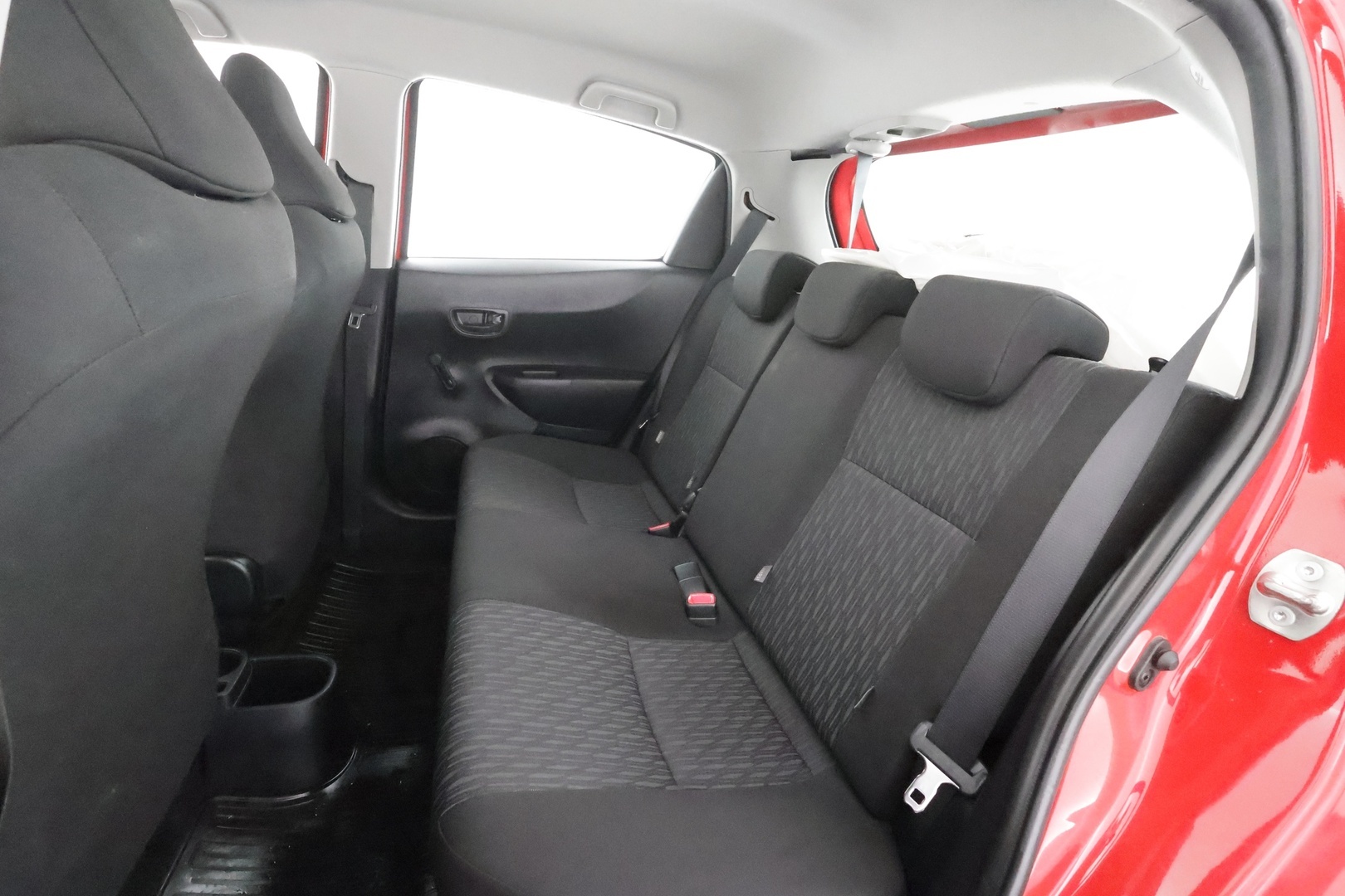 Toyota Yaris 2015 1,33 Dual VVT-i Life 5ov * Suomi-auto / Lohkolämmitin  / Radio / Ilmastointi / 2x Renkaat *