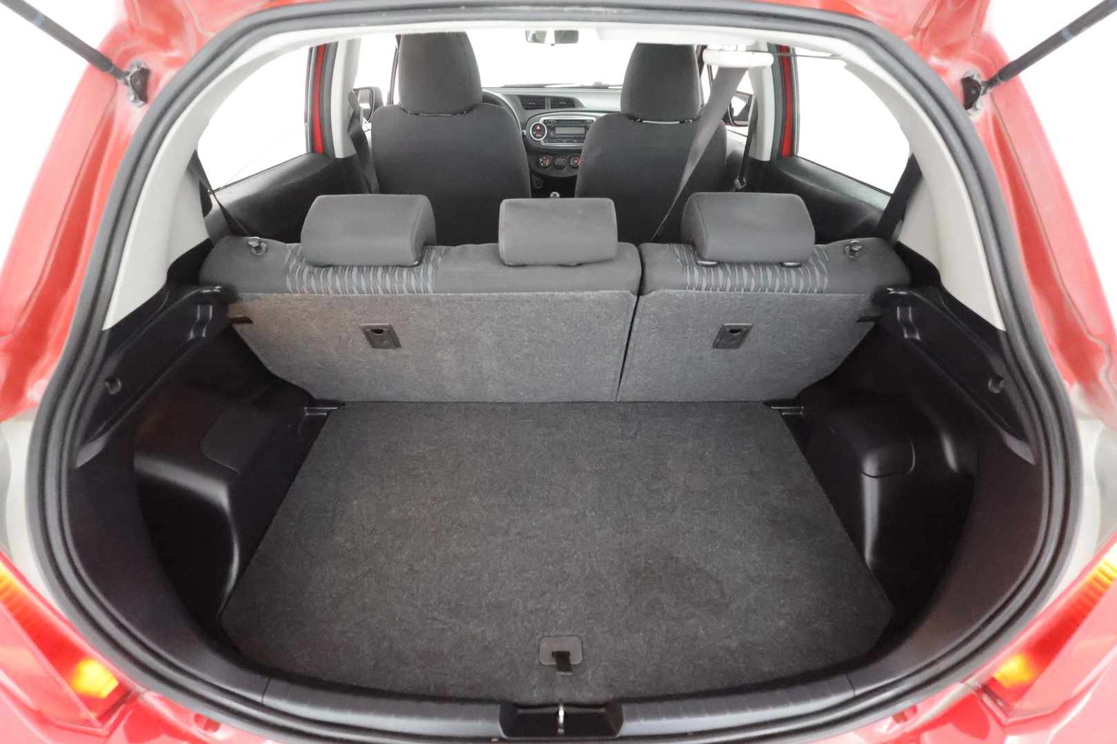 Toyota Yaris 2015 1,33 Dual VVT-i Life 5ov * Suomi-auto / Lohkolämmitin  / Radio / Ilmastointi / 2x Renkaat *