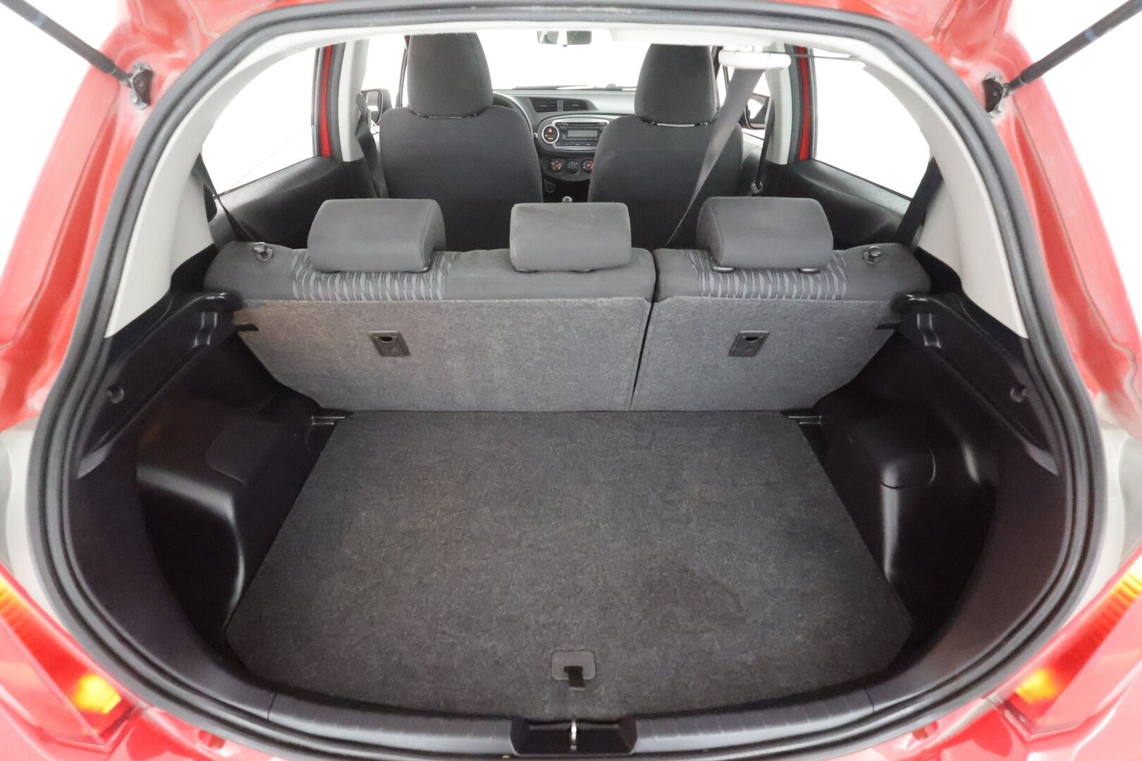Toyota Yaris 2015 1,33 Dual VVT-i Life 5ov * Suomi-auto / Lohkolämmitin  / Radio / Ilmastointi / 2x Renkaat *