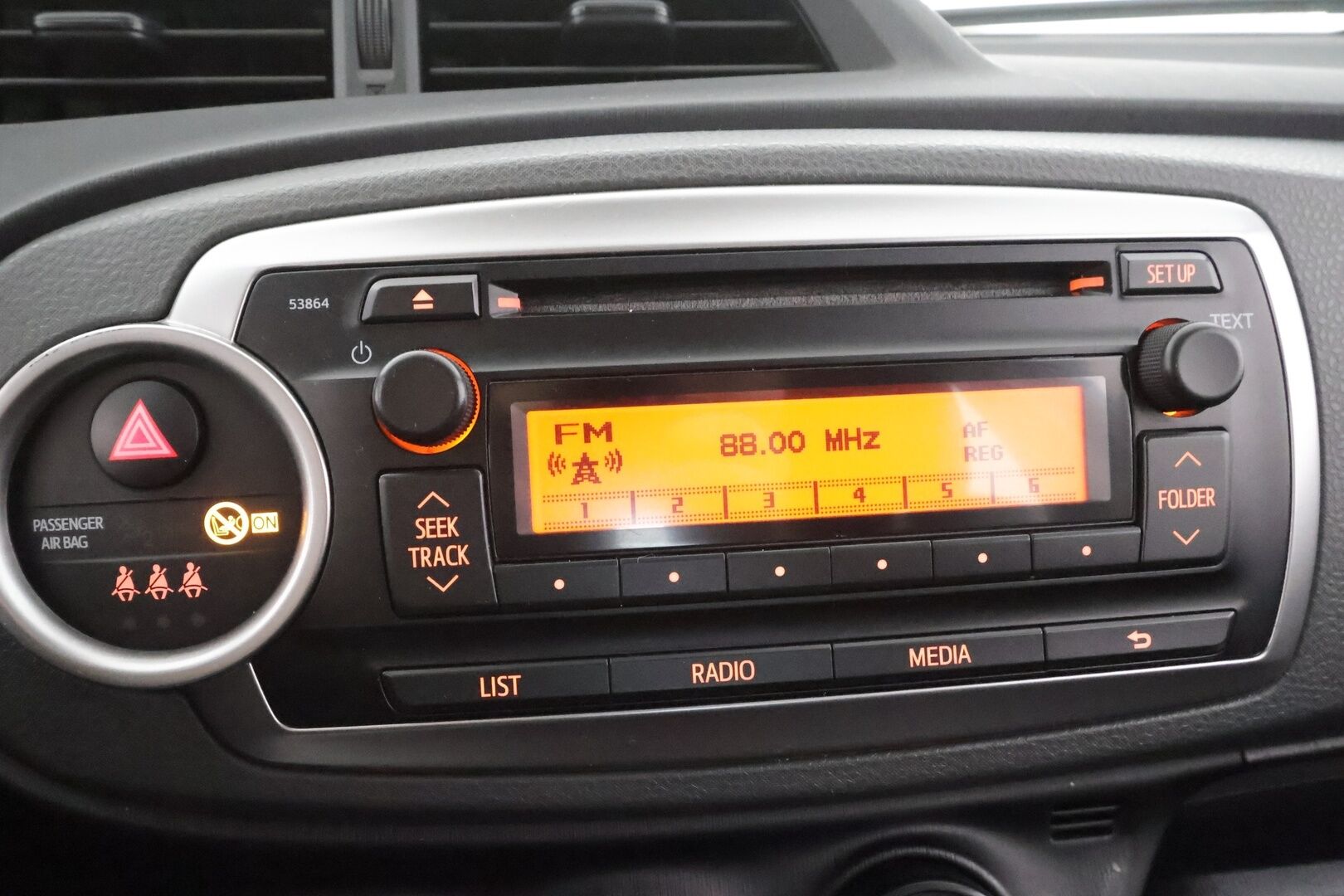 Toyota Yaris 2015 1,33 Dual VVT-i Life 5ov * Suomi-auto / Lohkolämmitin  / Radio / Ilmastointi / 2x Renkaat *