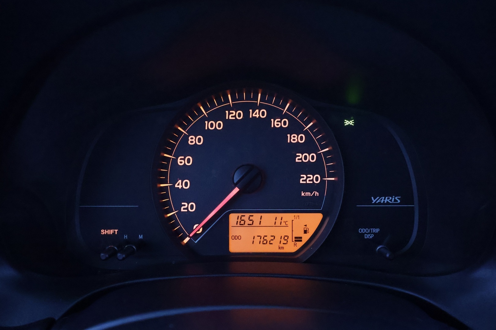 Toyota Yaris 2015 1,33 Dual VVT-i Life 5ov * Suomi-auto / Lohkolämmitin  / Radio / Ilmastointi / 2x Renkaat *