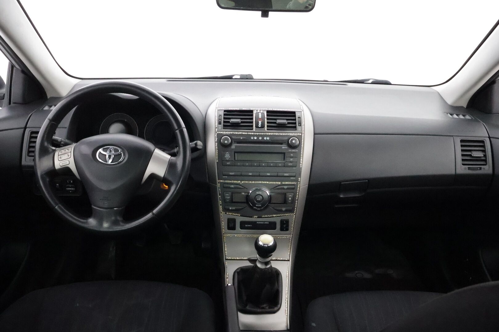 Toyota Corolla 2010 1,33 Dual VVT-i Linea Sol 4ov - YritysOutlet - Myydään vain yrityksille - - YritysOutlet - Myydään vain yrityksille