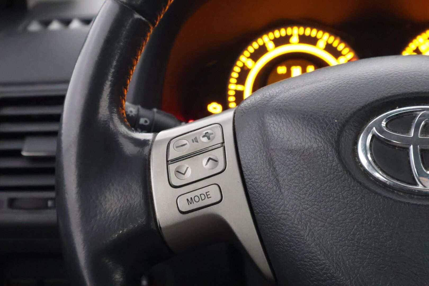 Toyota Corolla 2010 1,33 Dual VVT-i Linea Sol 4ov - YritysOutlet - Myydään vain yrityksille - - YritysOutlet - Myydään vain yrityksille