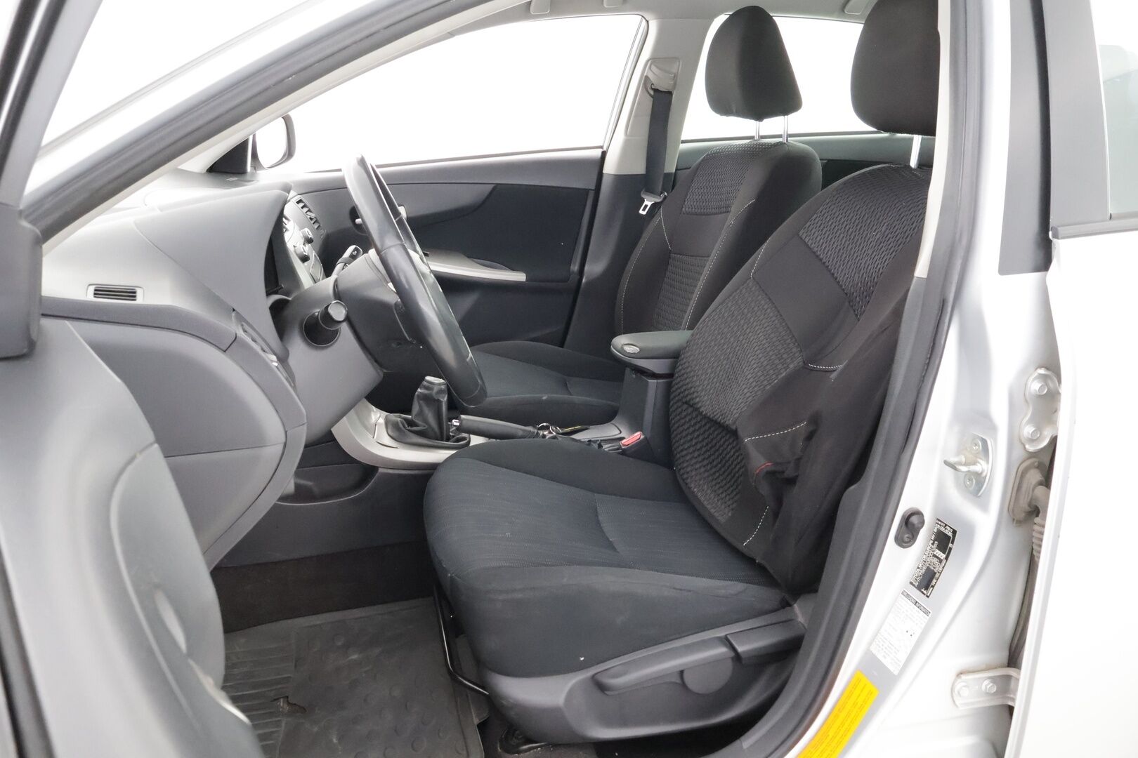 Toyota Corolla 2010 1,33 Dual VVT-i Linea Sol 4ov * Suomiauto / Aut.Ilmastointi / Lohko & Sisäpistoke / Metalliväri / 2x Renkaat! - Juuri huollettu! - HULLUT AVAJAISHULINAT KORKOTARJOUS 3,29 %