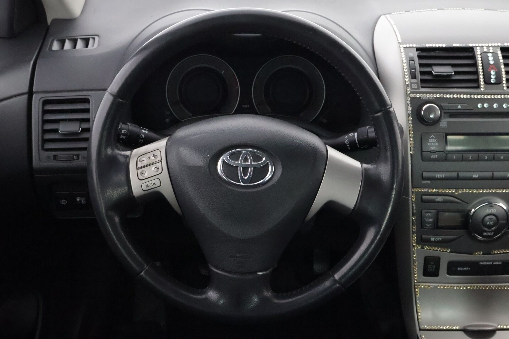 Toyota Corolla 2010 1,33 Dual VVT-i Linea Sol 4ov - YritysOutlet - Myydään vain yrityksille - - YritysOutlet - Myydään vain yrityksille