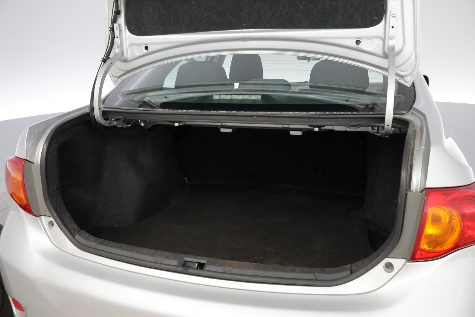 Toyota Corolla 2010 1,33 Dual VVT-i Linea Sol 4ov * Suomiauto / Aut.Ilmastointi / Lohko & Sisäpistoke / Metalliväri / 2x Renkaat! - Juuri huollettu! - HULLUT AVAJAISHULINAT KORKOTARJOUS 3,29 %