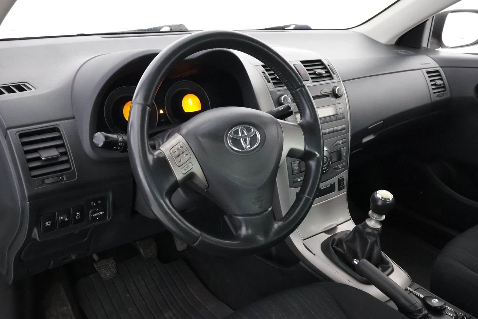 Toyota Corolla 2010 1,33 Dual VVT-i Linea Sol 4ov * Suomiauto / Aut.Ilmastointi / Lohko & Sisäpistoke / Metalliväri / 2x Renkaat! - Juuri huollettu! - HULLUT AVAJAISHULINAT KORKOTARJOUS 3,29 %