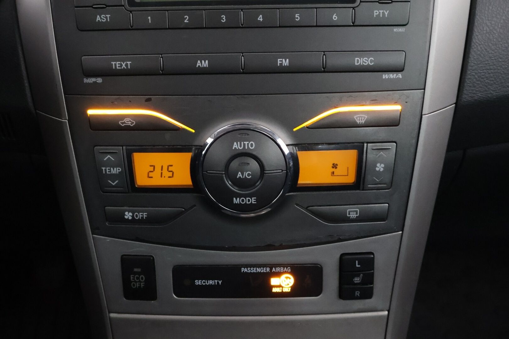 Toyota Corolla 2010 1,33 Dual VVT-i Linea Sol 4ov * Suomiauto / Aut.Ilmastointi / Lohko & Sisäpistoke / Metalliväri / 2x Renkaat! - Juuri huollettu! - HULLUT AVAJAISHULINAT KORKOTARJOUS 3,29 %