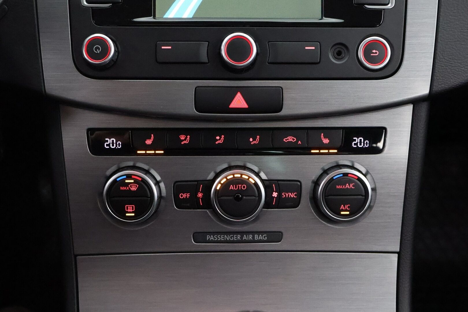 Volkswagen Passat 2014 Sedan Luxline 1,4 TSI 90 kW (122 hv) BlueMotion Technology - Suomiauto / Vakkari / Lohko&Sisä / Vetokoukku / Xenon / P-Tutkat / Navi / Juuri saapunut Tampereelle!