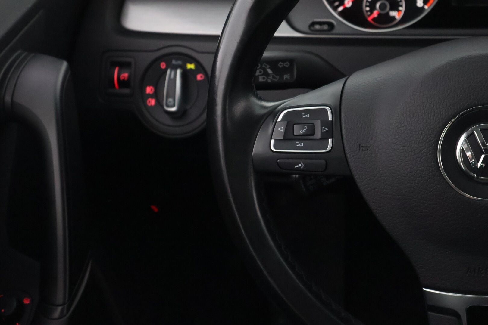 Volkswagen Passat 2014 Sedan Luxline 1,4 TSI 90 kW (122 hv) BlueMotion Technology - Suomiauto / Vakkari / Lohko&Sisä / Vetokoukku / Xenon / P-Tutkat / Navi / Juuri saapunut Tampereelle!
